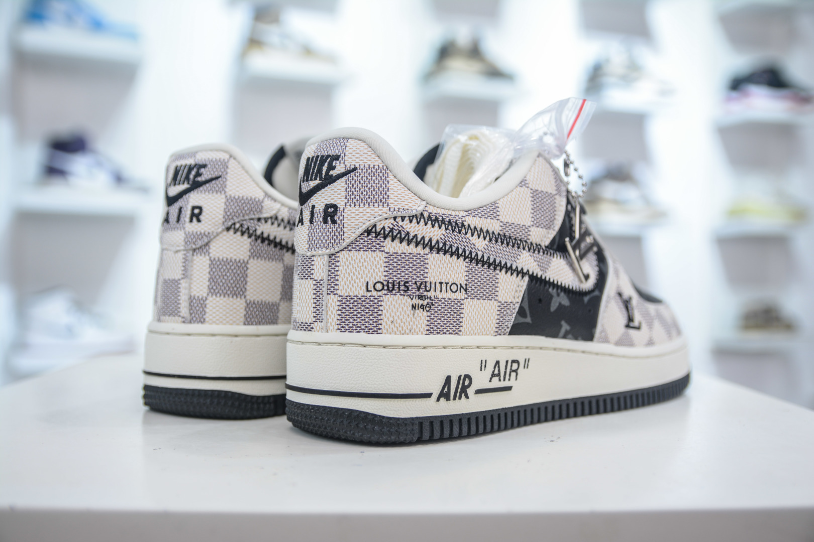Nike Air Force 1 Low x Louis Vuitton Collab Sneakers - Grid Fog Grey 7 cmp i1754146693975 4262 0 5