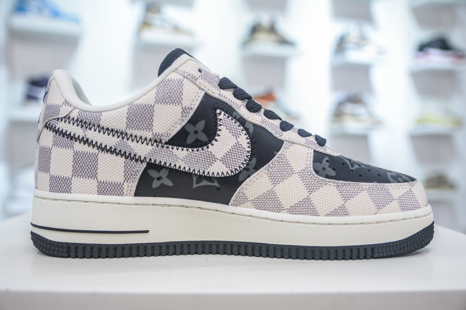 Nike Air Force 1 Low x Louis Vuitton Collab Sneakers - Grid Fog Grey 4 cmp i1754146693977 2942 0 2