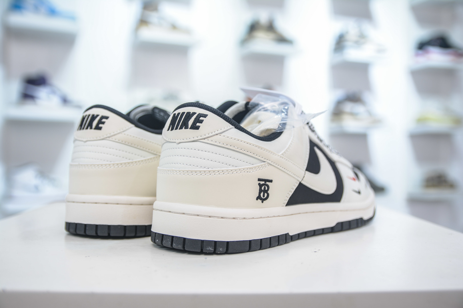 Nike SB Dunk Low x Burberry White Black, Premium Leather, Comfortable Fit 6 cmp i1754146791827 2308 0 5