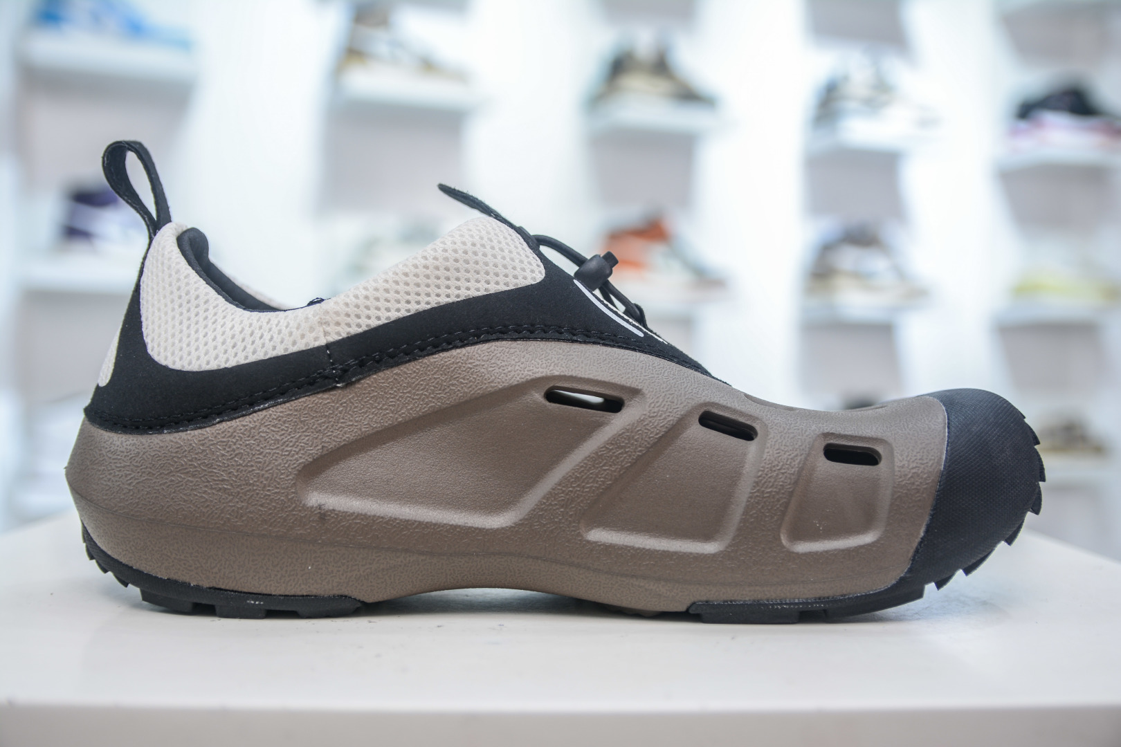 Crocs Quick Trail Clog: Lightweight, Comfortable, and Quick-Drying Sandal 4 cmp i1754235971466 7463 0 2