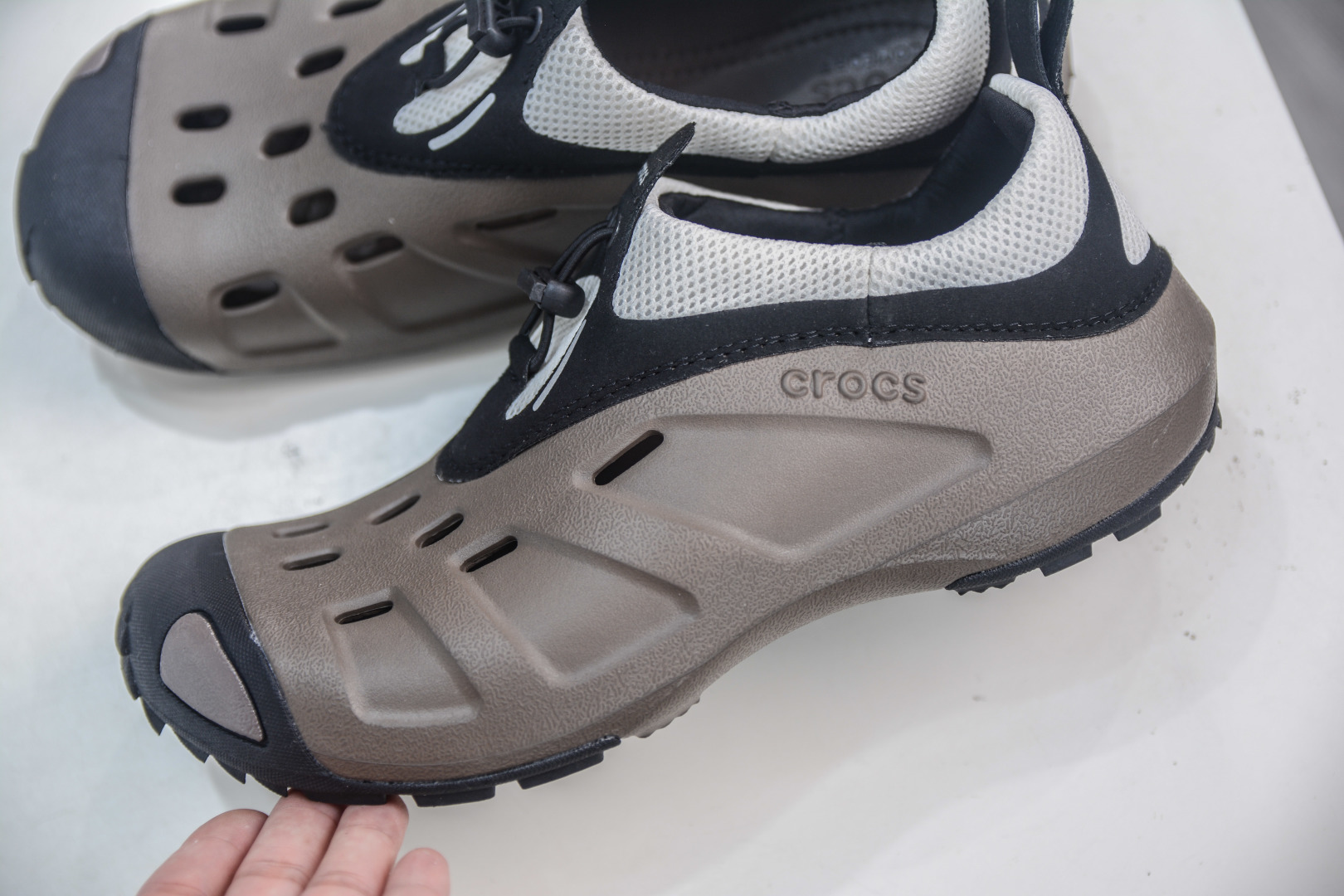 Crocs Quick Trail Clog: Lightweight, Comfortable, and Quick-Drying Sandal 8 cmp i1754235979051 392 0 6