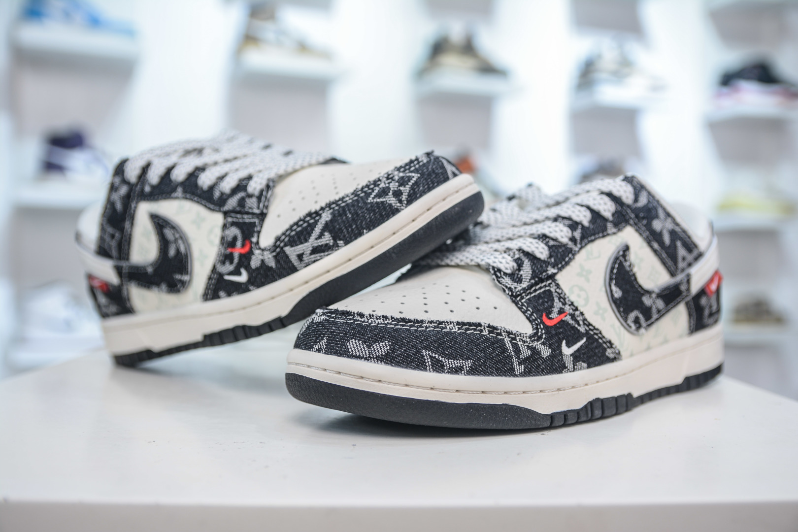 Nike SB Dunk Low x Louis Vuitton Black White Denim Sneakers 4 cmp i1754236691417 5108 0 3