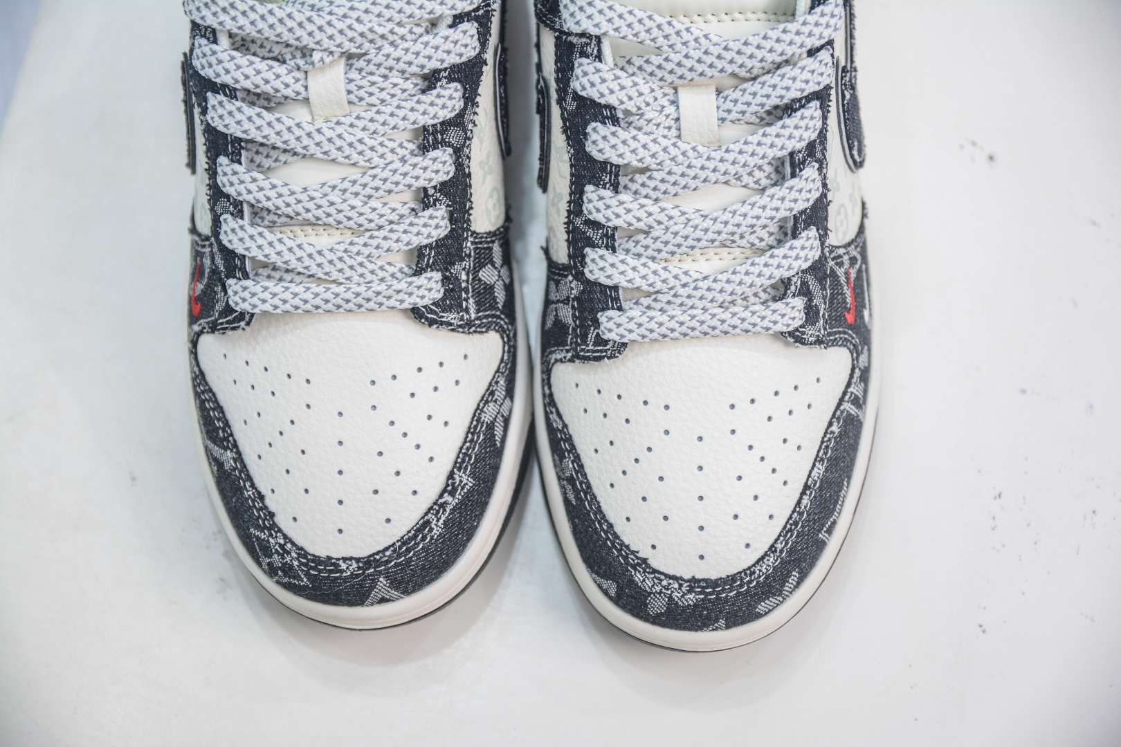 Nike SB Dunk Low x Louis Vuitton Black White Denim Sneakers 9 cmp i1754236691436 9090 0 8