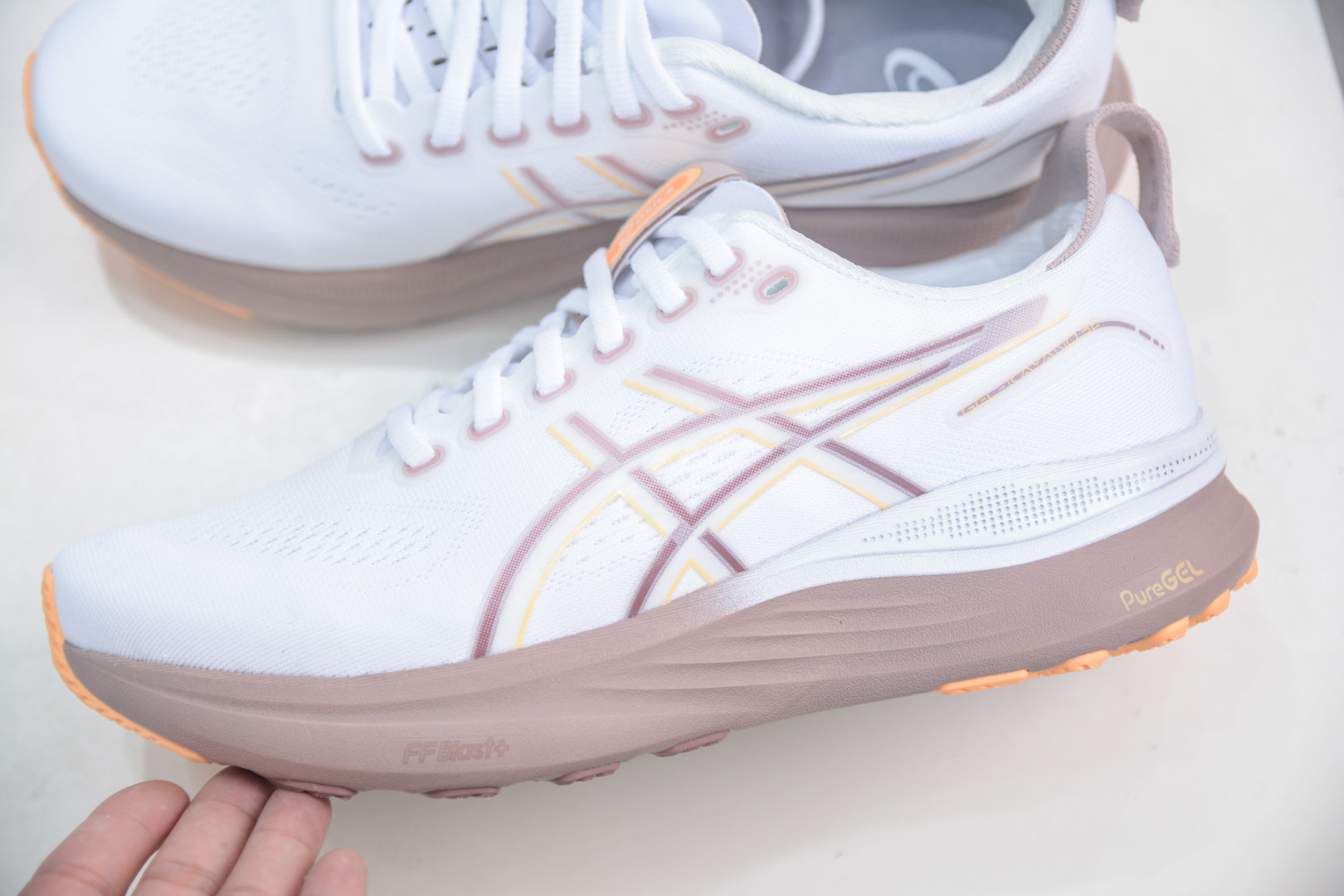 AsicsGel-Kayano 32 亚瑟士运动休闲透气专业跑鞋 1012B838-101