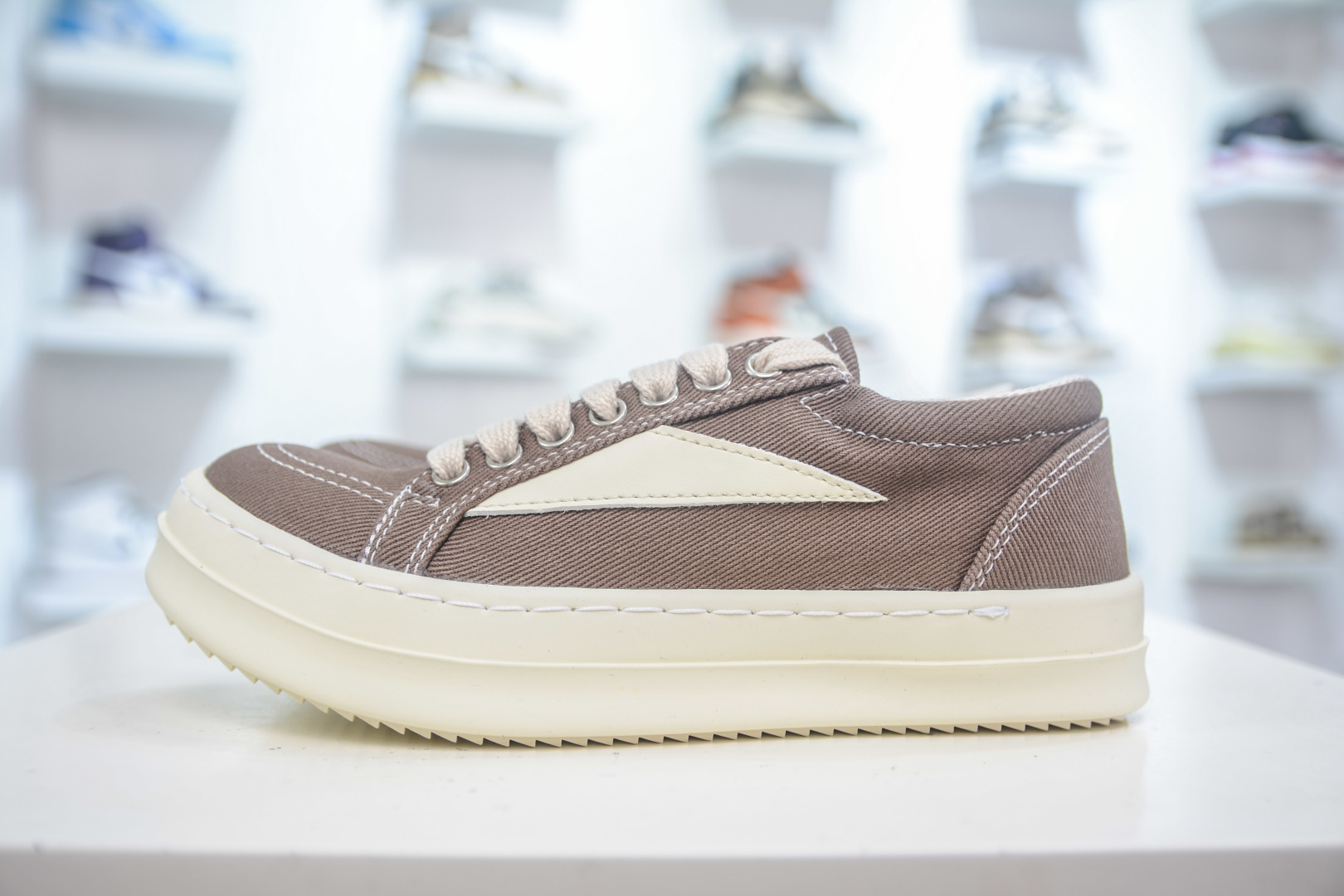 Rick Owens Hollywood Canvas Low-Top Sneakers - Lace-Up, Round Toe, Comfortable 2 cmp i1754237465858 5569 0 0