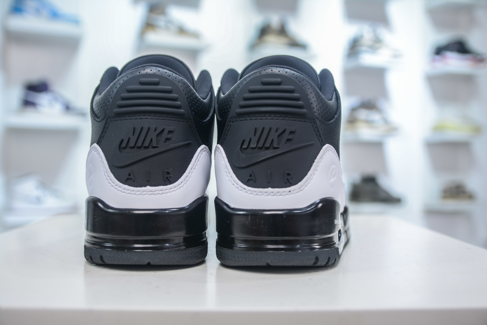 Air Jordan 3 Retro Fragment Design Black White Sneakers DA3595-001 2 cmp i1754237746571 4466 0 1