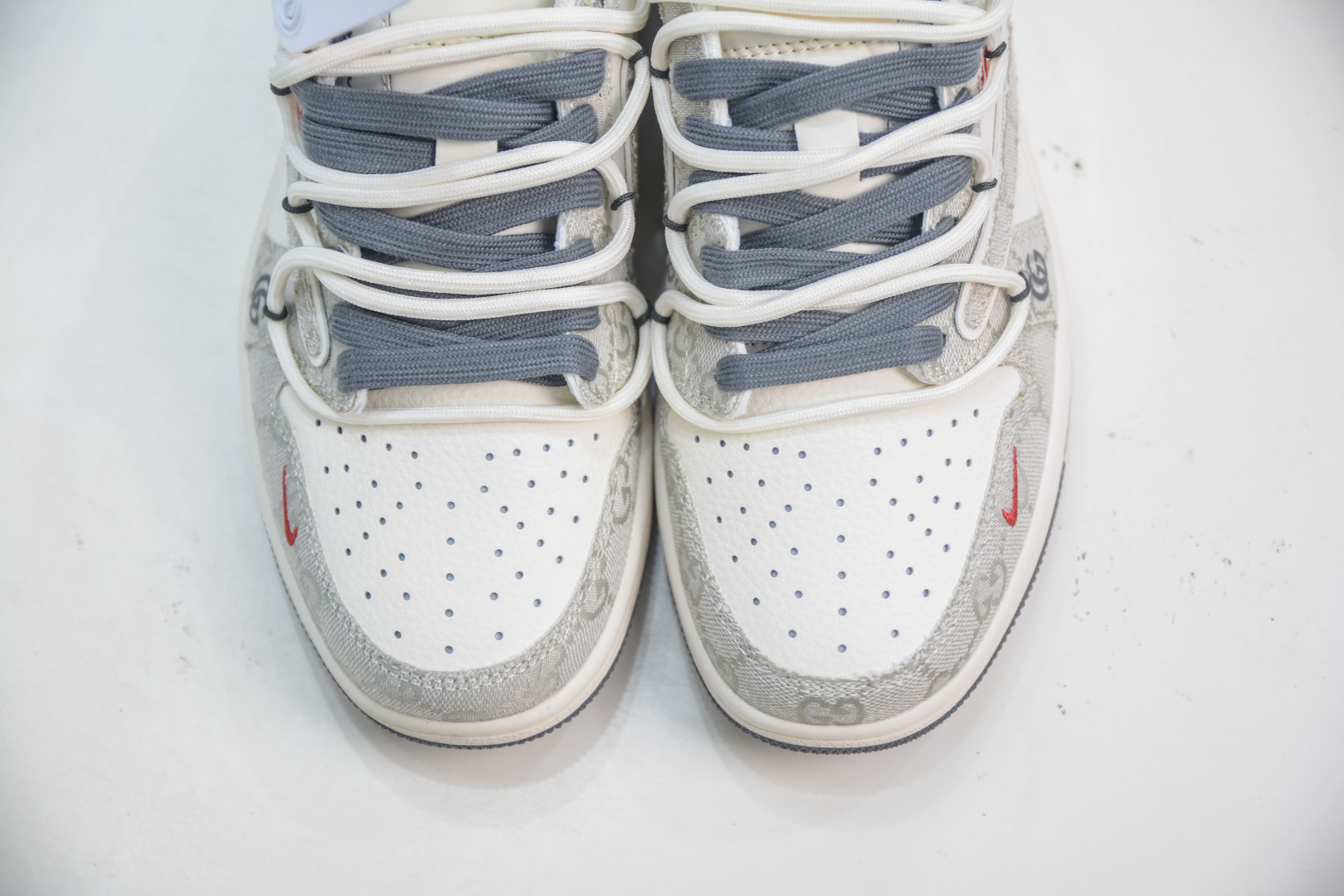 Travis Scott x Nike Air Jordan 1 Low Gucci Collab Sneakers - Limited Edition 9 cmp i1754319170655 6690 0 8