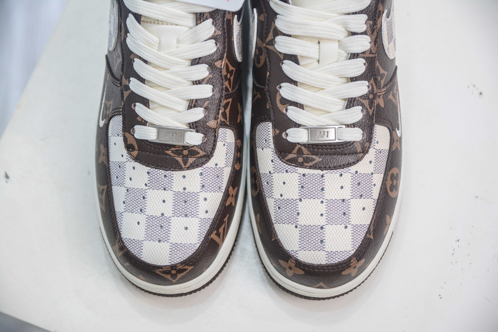 Nike Air Force 1 Low x Louis Vuitton Brown Monogram Sneakers 9 cmp i1754319488482 1836 0 8
