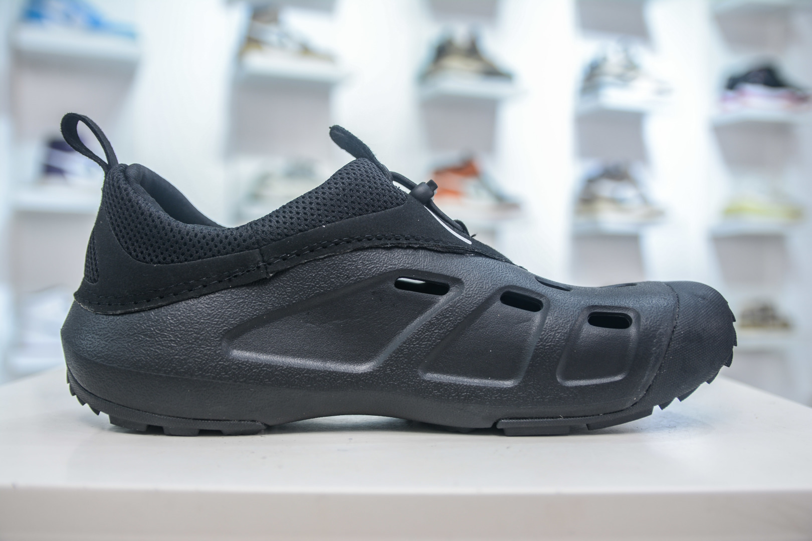 Crocs Quick Trail Clogs: Lightweight, Comfortable, and Quick-Drying Sandals 3 cmp i1754319976734 7615 0 2