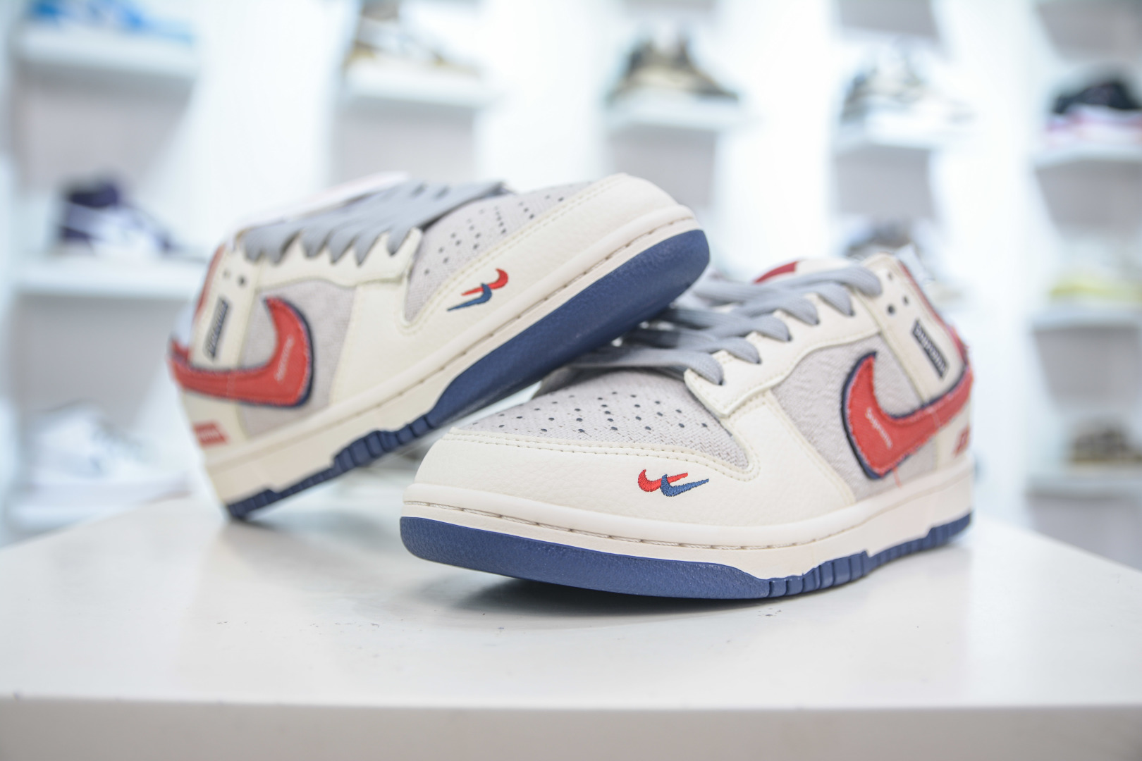 Nike SB Dunk Low x Supreme White/Coastal Blue/Varsity Red Sneakers 4 cmp i1754320025924 8710 0 3