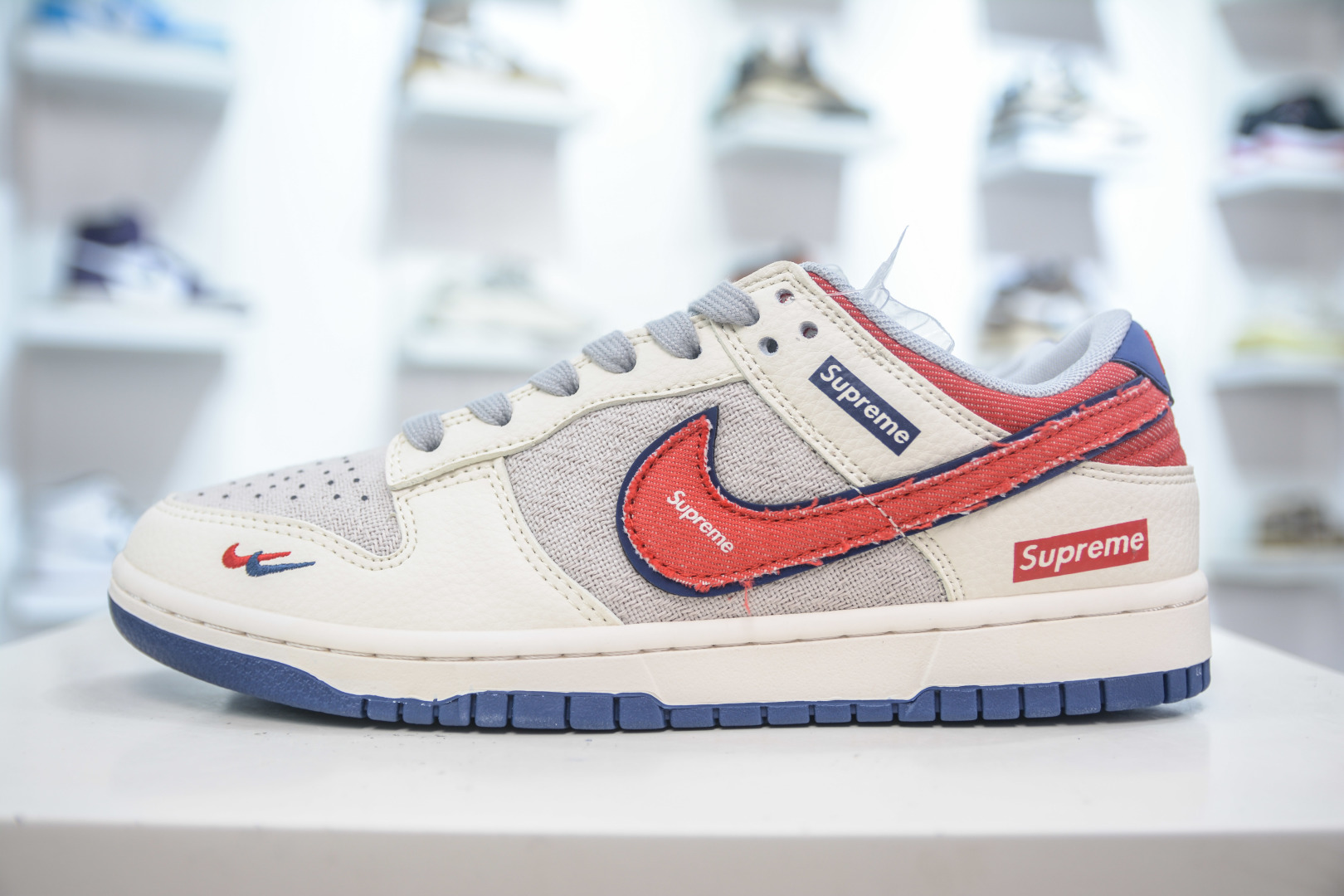 Nike SB Dunk Low x Supreme White/Coastal Blue/Varsity Red Sneakers 1 cmp i1754320025927 3399 0 0