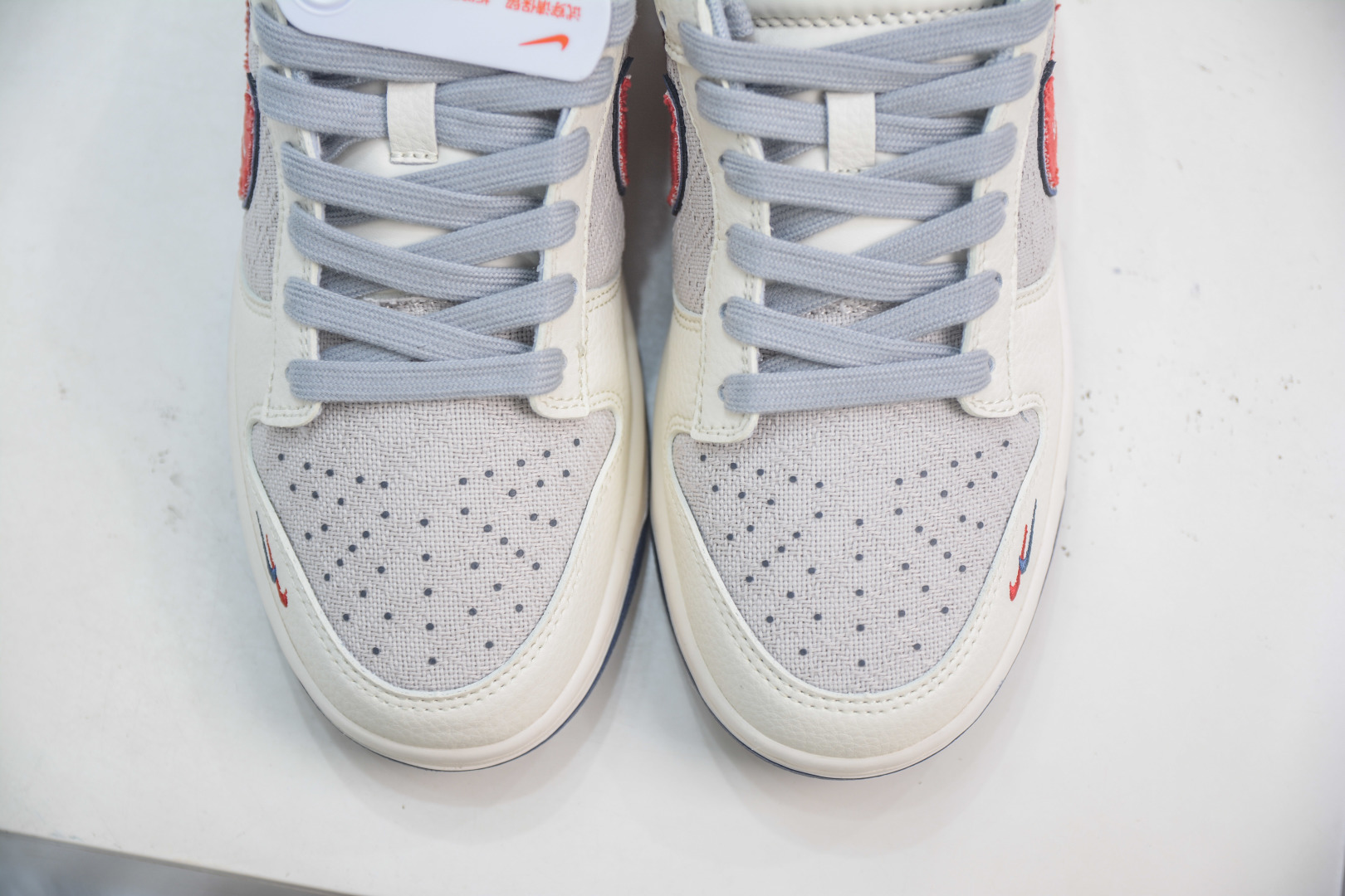 Nike SB Dunk Low x Supreme White/Coastal Blue/Varsity Red Sneakers 9 cmp i1754320026819 2548 0 8