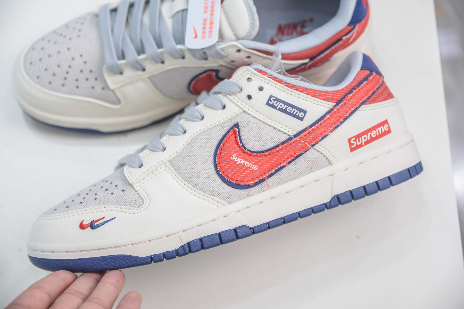 Nike SB Dunk Low x Supreme White/Coastal Blue/Varsity Red Sneakers 7 cmp i1754320026824 7796 0 6