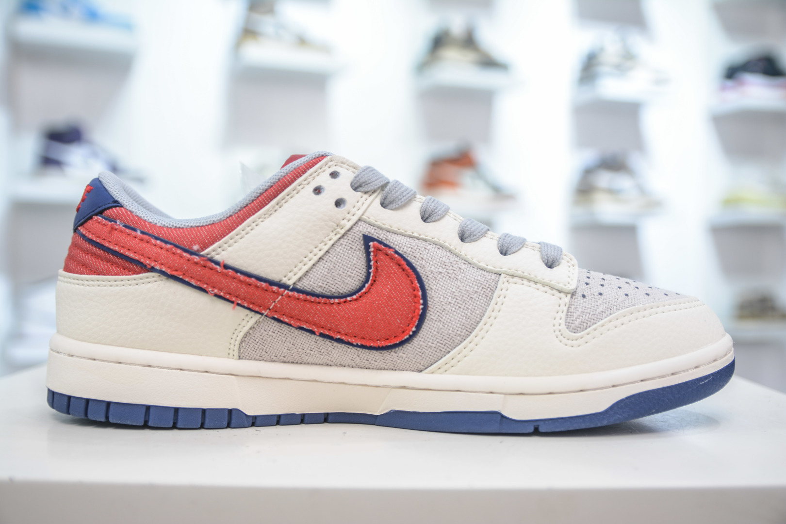 Nike SB Dunk Low x Supreme White/Coastal Blue/Varsity Red Sneakers 3 cmp i1754320026827 7184 0 2