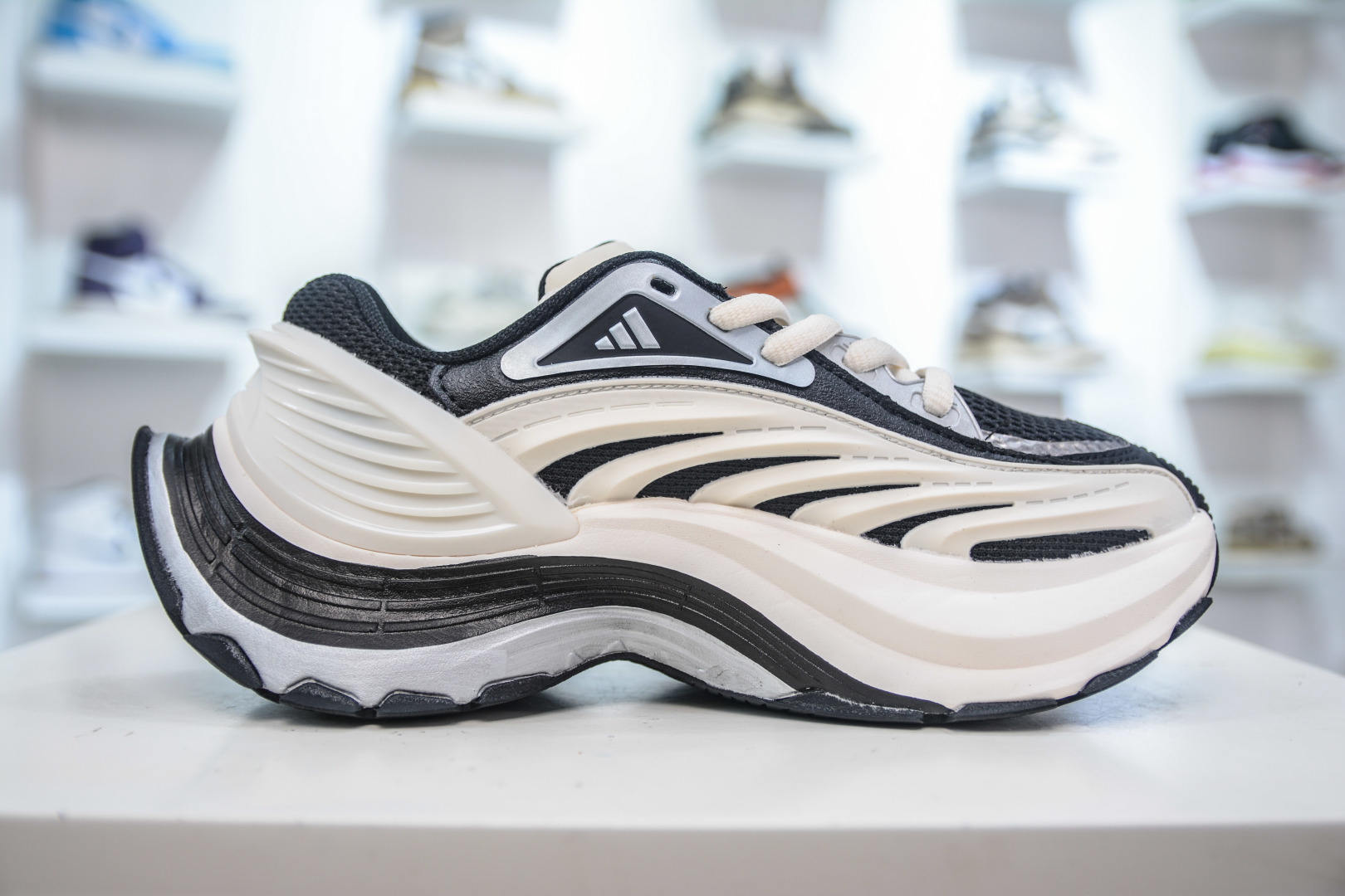 Adidas XLG MTW IH1571 Retro Modern Chunky Sneakers - Breathable and Comfortable 3 cmp i1755306914420 3285 0 2