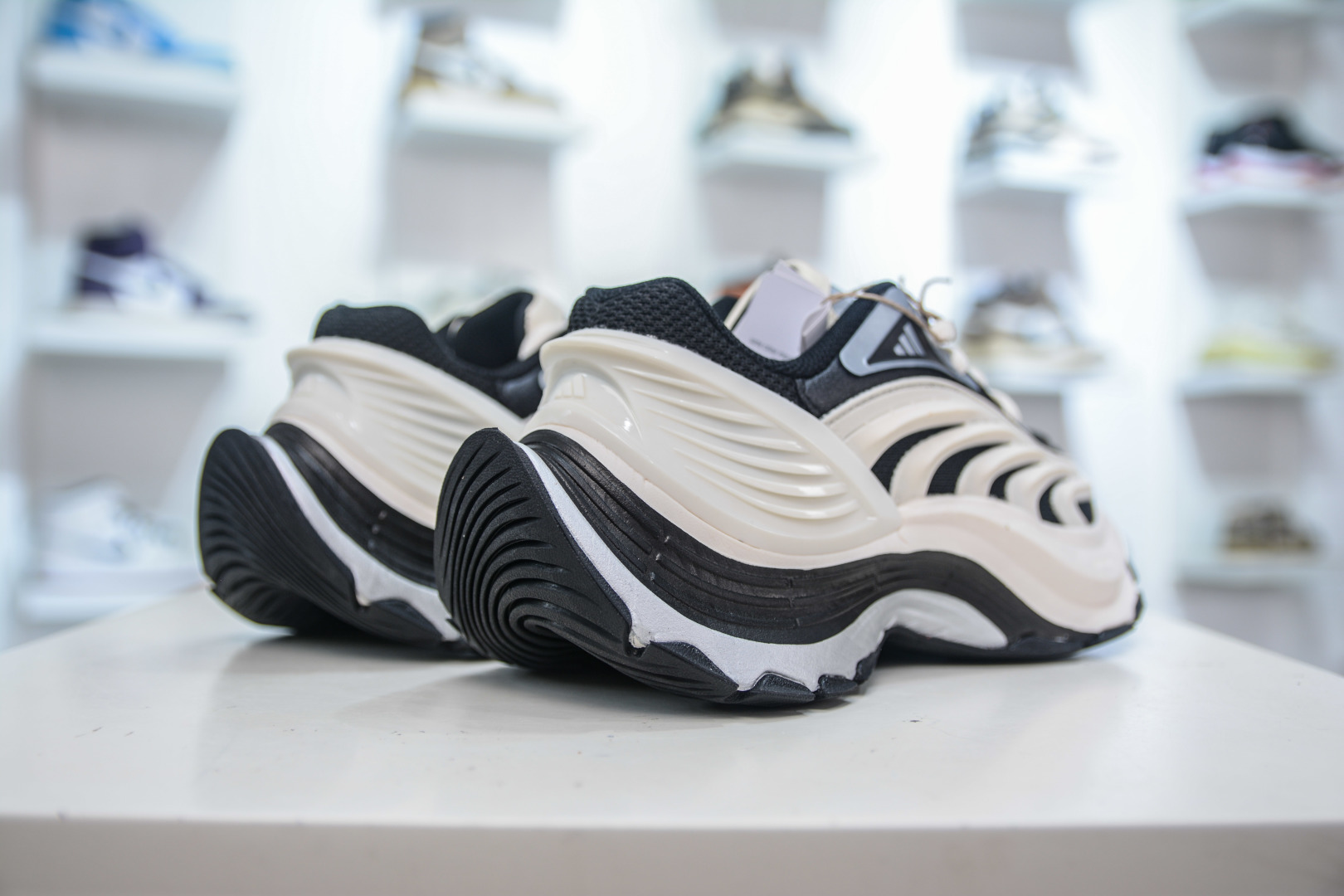 Adidas XLG MTW IH1571 Retro Modern Chunky Sneakers - Breathable and Comfortable 6 cmp i1755306915395 6079 0 5