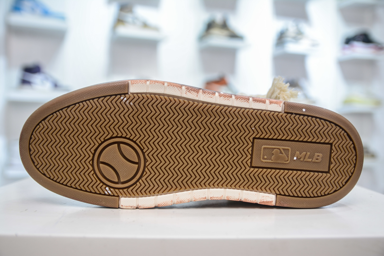 MLB NY Printed Chunky Sneakers with Custom Graffiti & Hidden 6cm Heel 6 cmp i1755307058457 6605 0 4