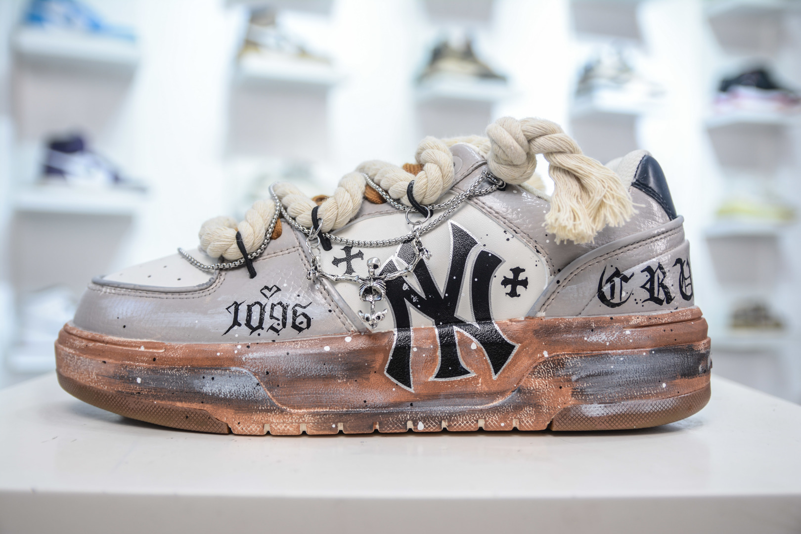 MLB NY Printed Chunky Sneakers with Custom Graffiti & Hidden 6cm Heel 2 cmp i1755307059542 5021 0 0