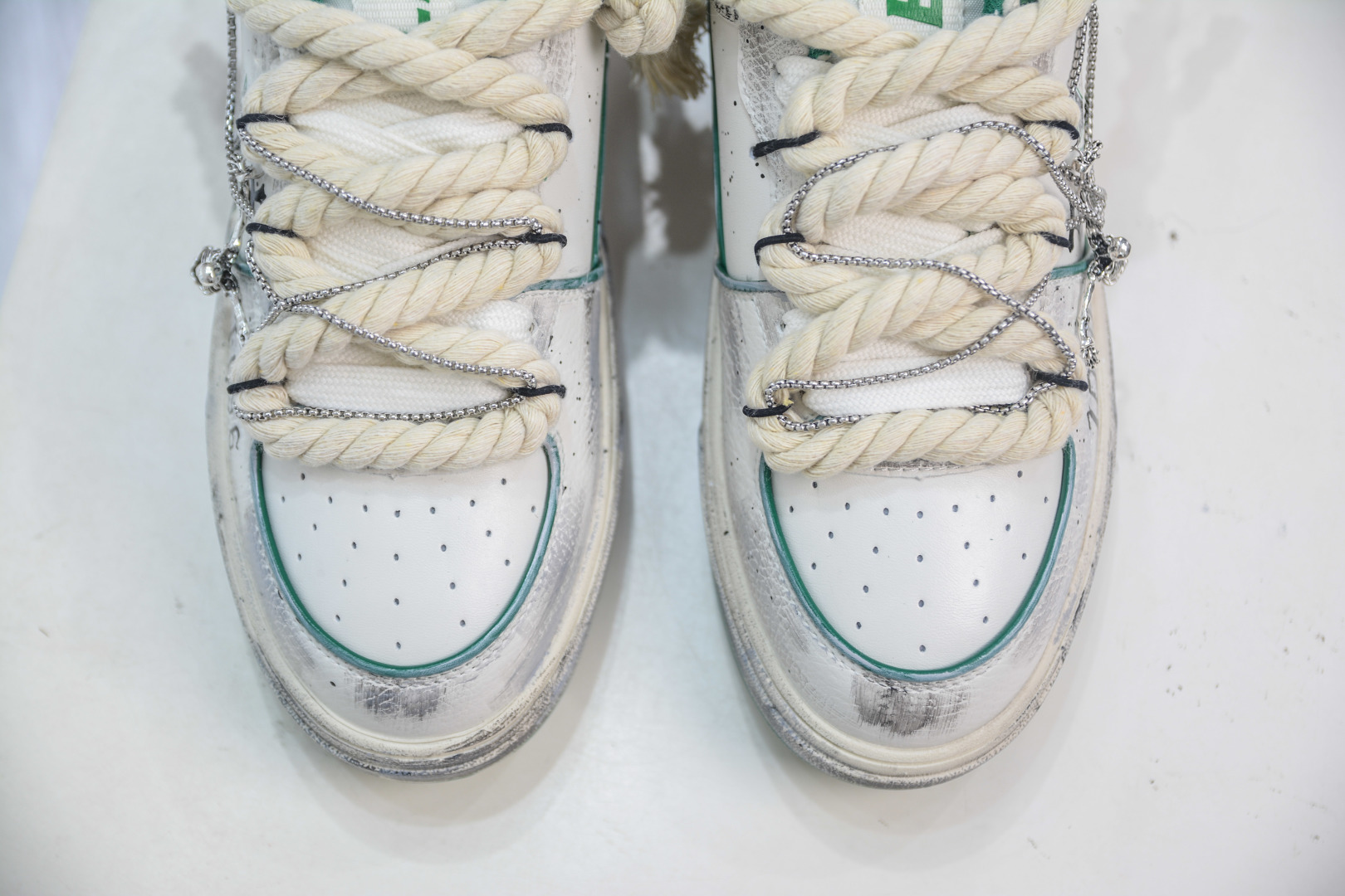 MLB NY Print Trendy Sneakers - Stylish Graffiti Design with Comfortable 6cm Lift 10 cmp i1755307106272 6748 0 8