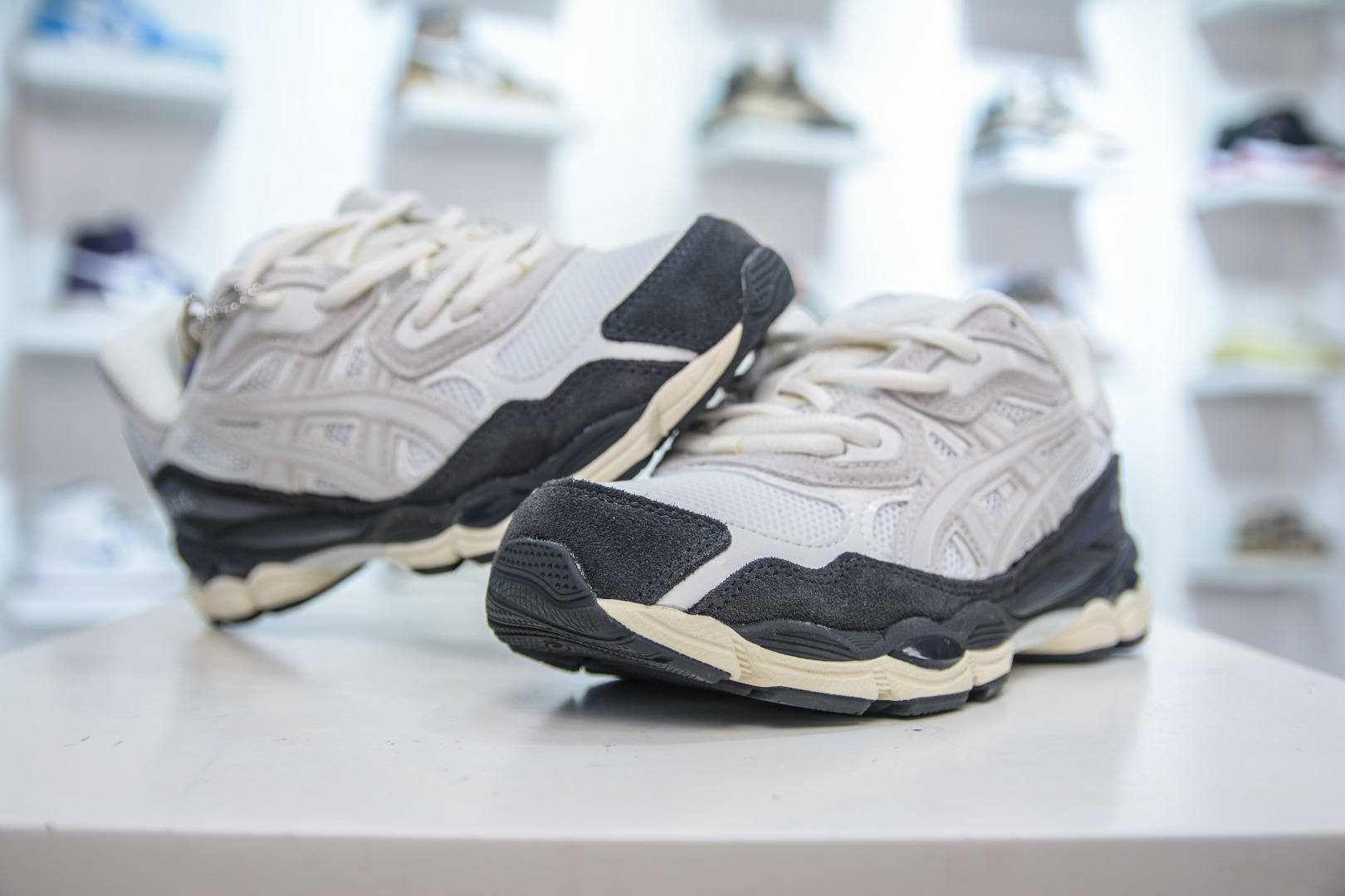 Asics Gel-NYC Running Shoes, Breathable Retro Sneakers for Men and Women 5 cmp i1755307151230 6537 0 3