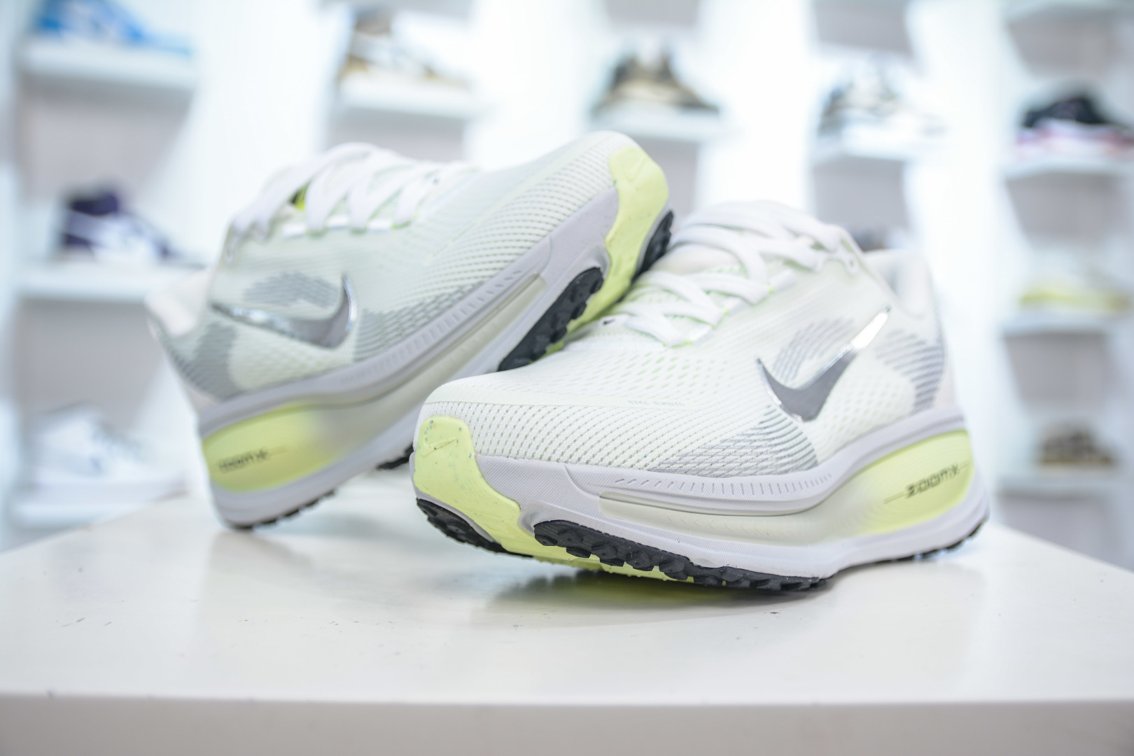 Nike Air Zoom Vomero 18: Comfortable & Breathable Running Shoes for Everyday 4 cmp i1755307246312 9886 0 3