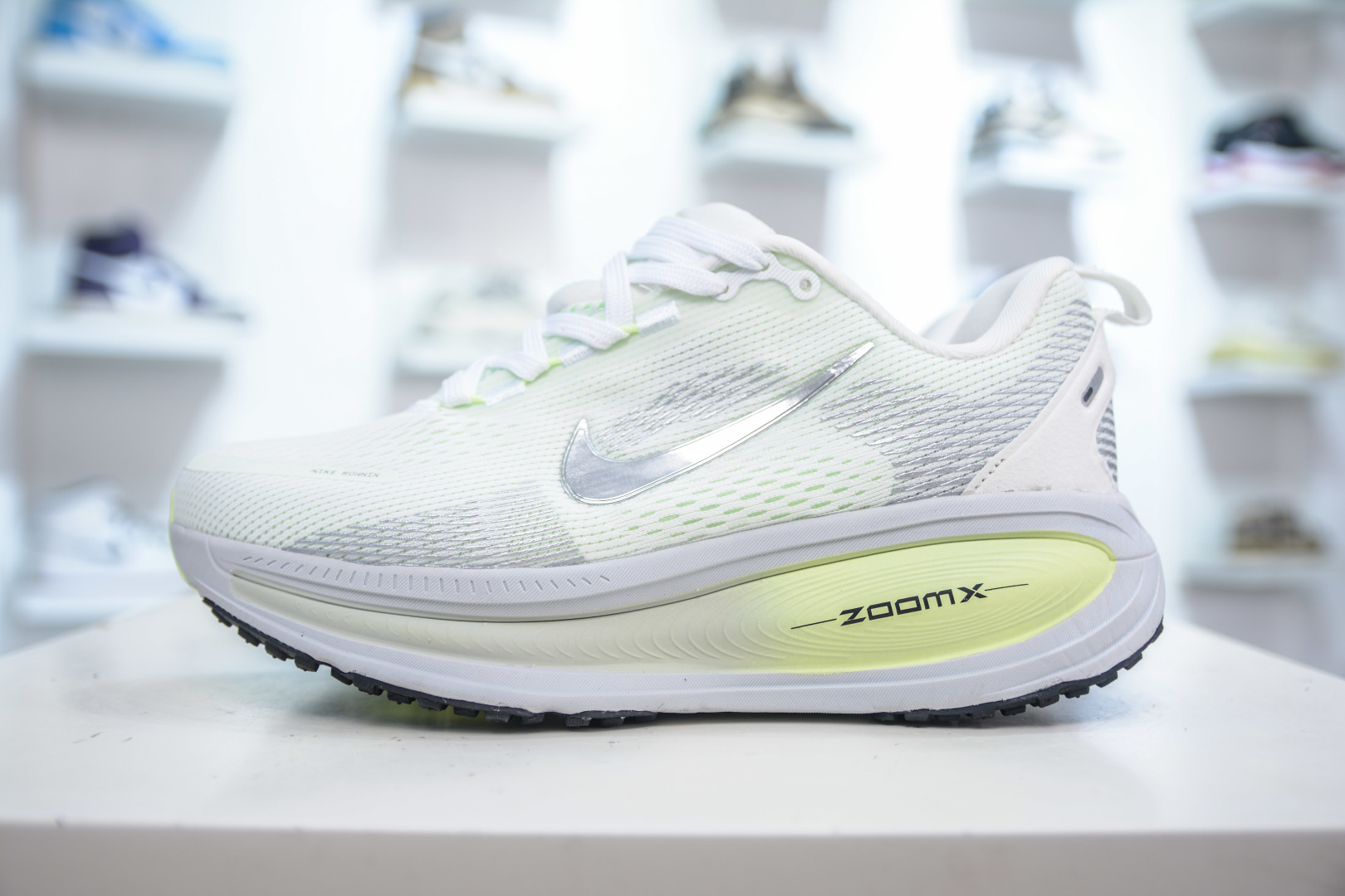 Nike Air Zoom Vomero 18: Comfortable & Breathable Running Shoes for Everyday 1 cmp i1755307246313 3942 0 0
