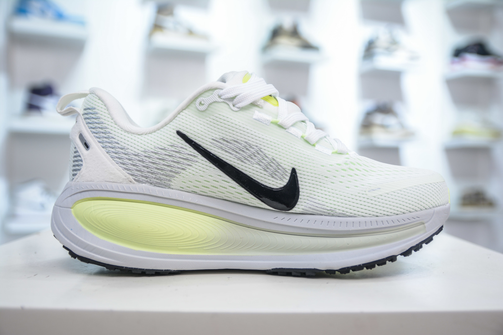 Nike Air Zoom Vomero 18: Comfortable & Breathable Running Shoes for Everyday 3 cmp i1755307247304 6839 0 2