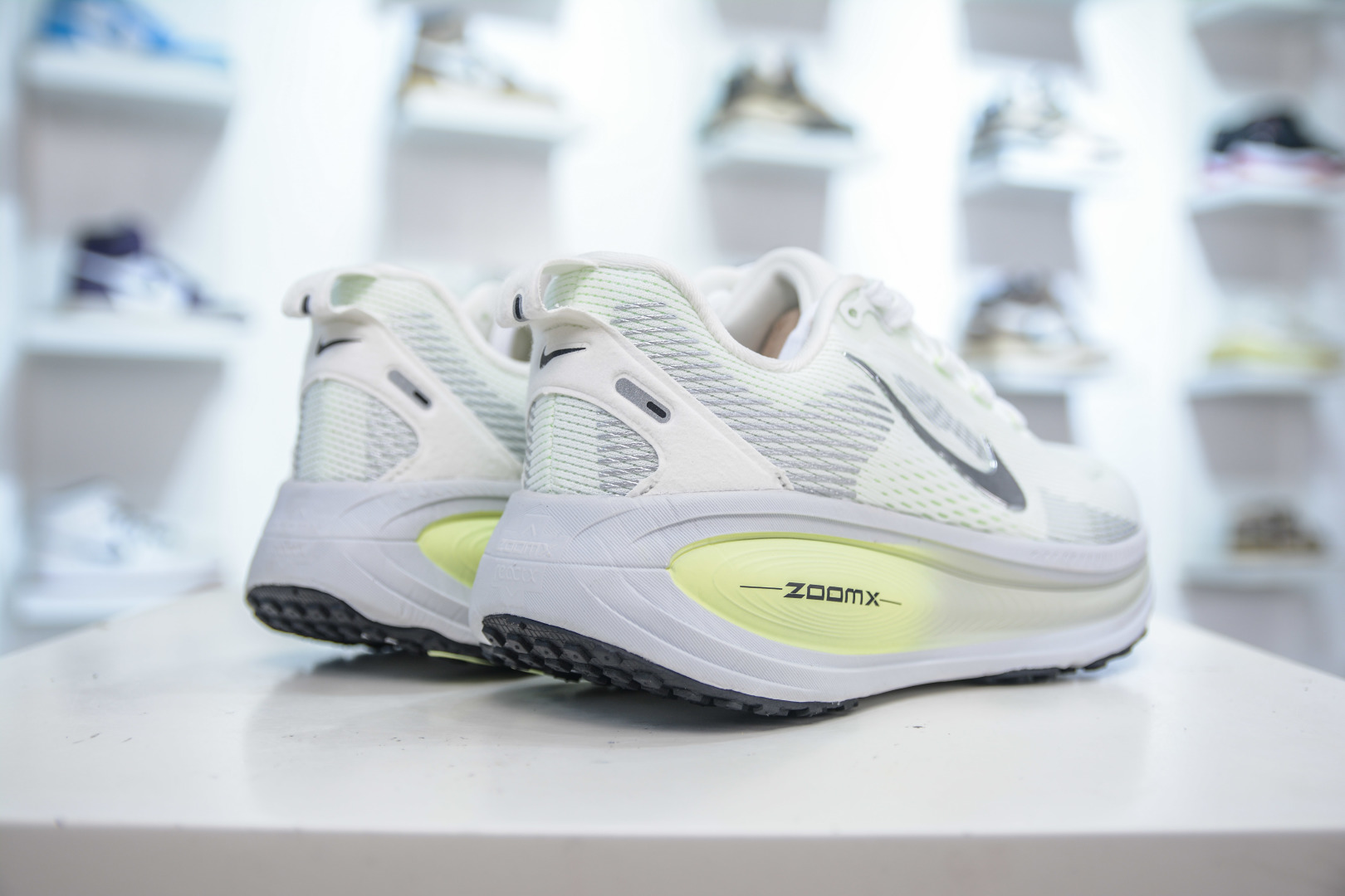 Nike Air Zoom Vomero 18: Comfortable & Breathable Running Shoes for Everyday 6 cmp i1755307247307 6674 0 5
