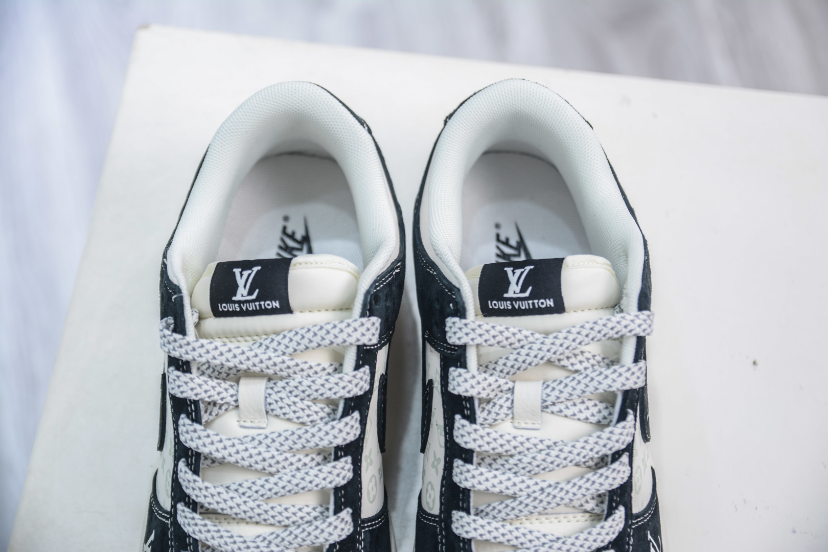Nike SB Dunk Low x Louis Vuitton Black/White Sneakers - Premium Quality 8 cmp i1755307402987 4694 0 7