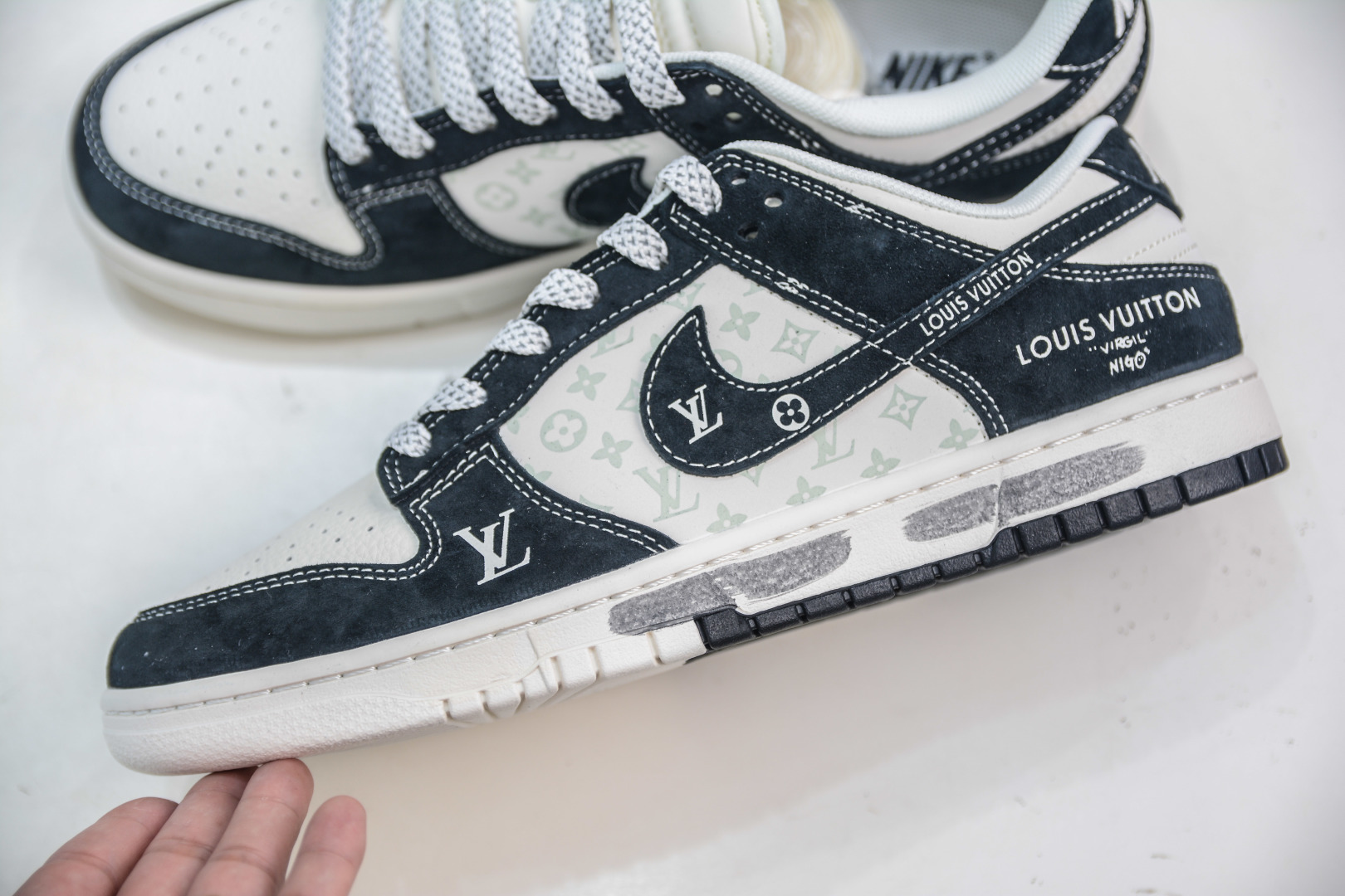 Nike SB Dunk Low x Louis Vuitton Black/White Sneakers - Premium Quality 7 cmp i1755307402987 714 0 6