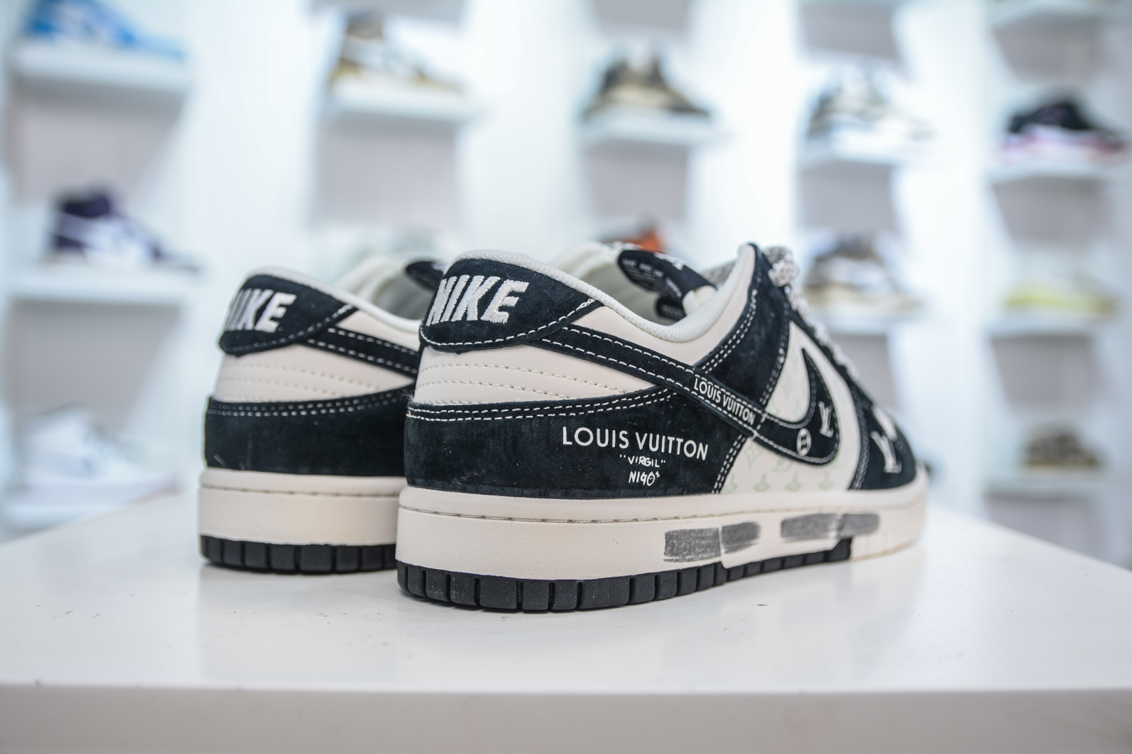 Nike SB Dunk Low x Louis Vuitton Black/White Sneakers - Premium Quality 6 cmp i1755307403933 8726 0 5