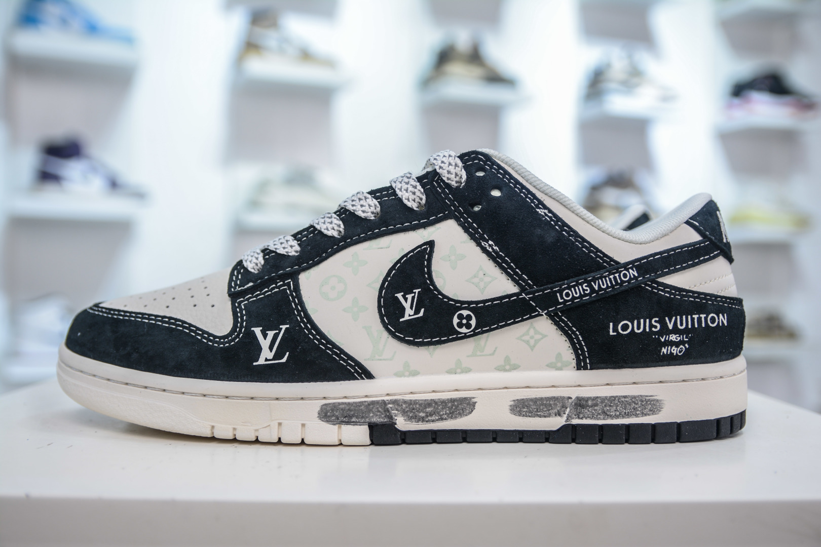 Nike SB Dunk Low x Louis Vuitton Black/White Sneakers - Premium Quality 1 cmp i1755307403938 5503 0 0