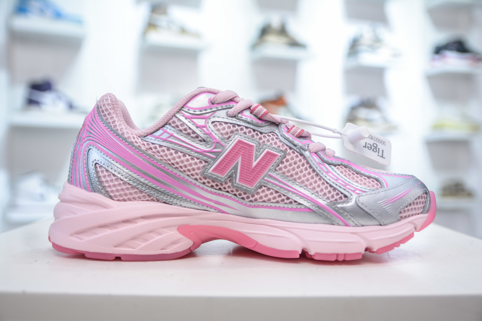 New Balance 740 Series Retro Sneakers - Lightweight, Breathable, and Stylish 4 cmp i1755363868964 1241 0 2