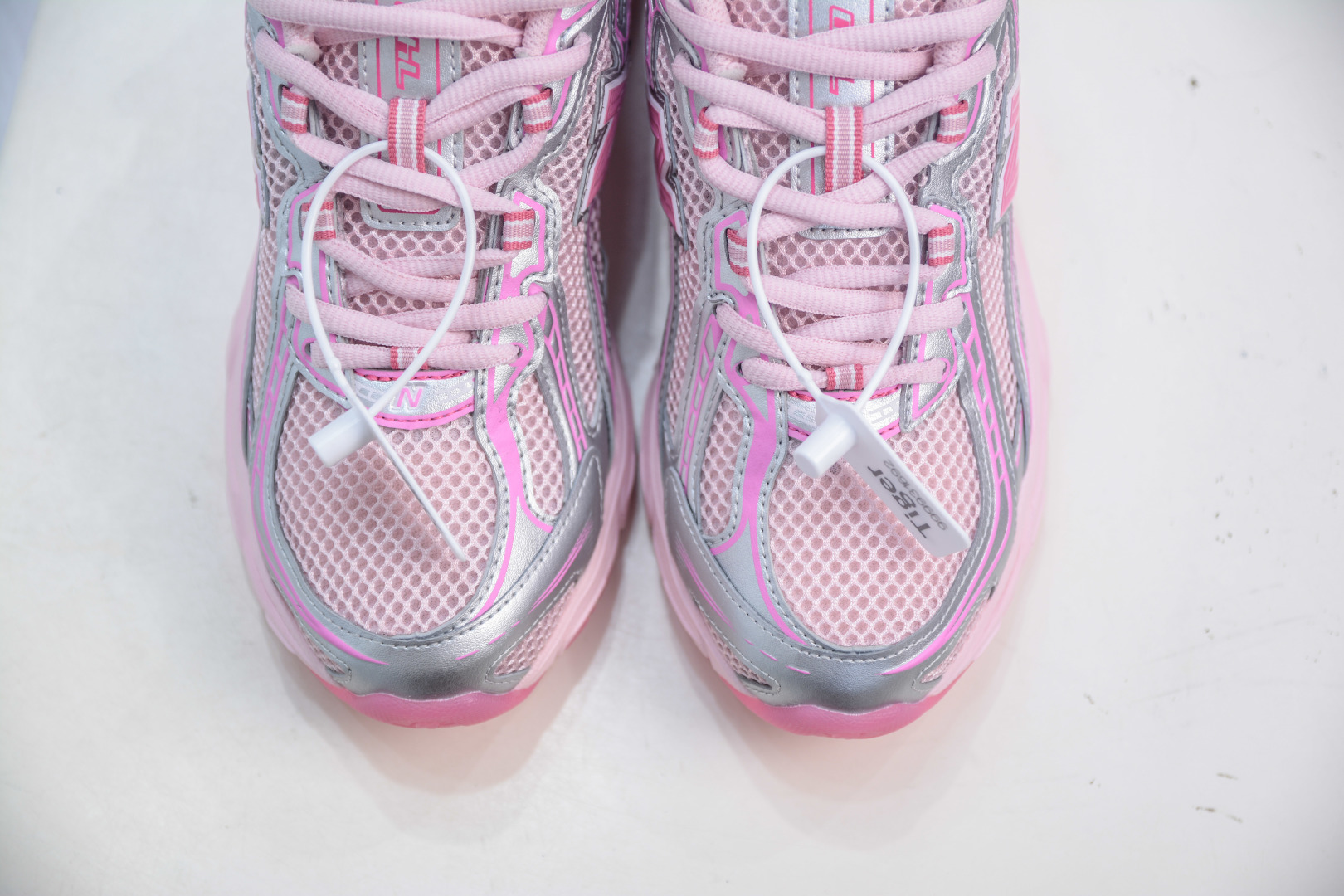 New Balance 740 Series Retro Sneakers - Lightweight, Breathable, and Stylish 10 cmp i1755363869788 5941 0 8