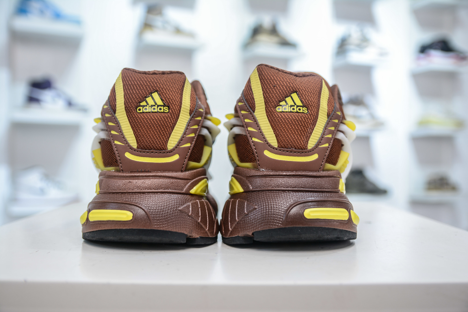 Pharrell x adidAdistar Jellyfish 低帮复古风老爹鞋 JP9270