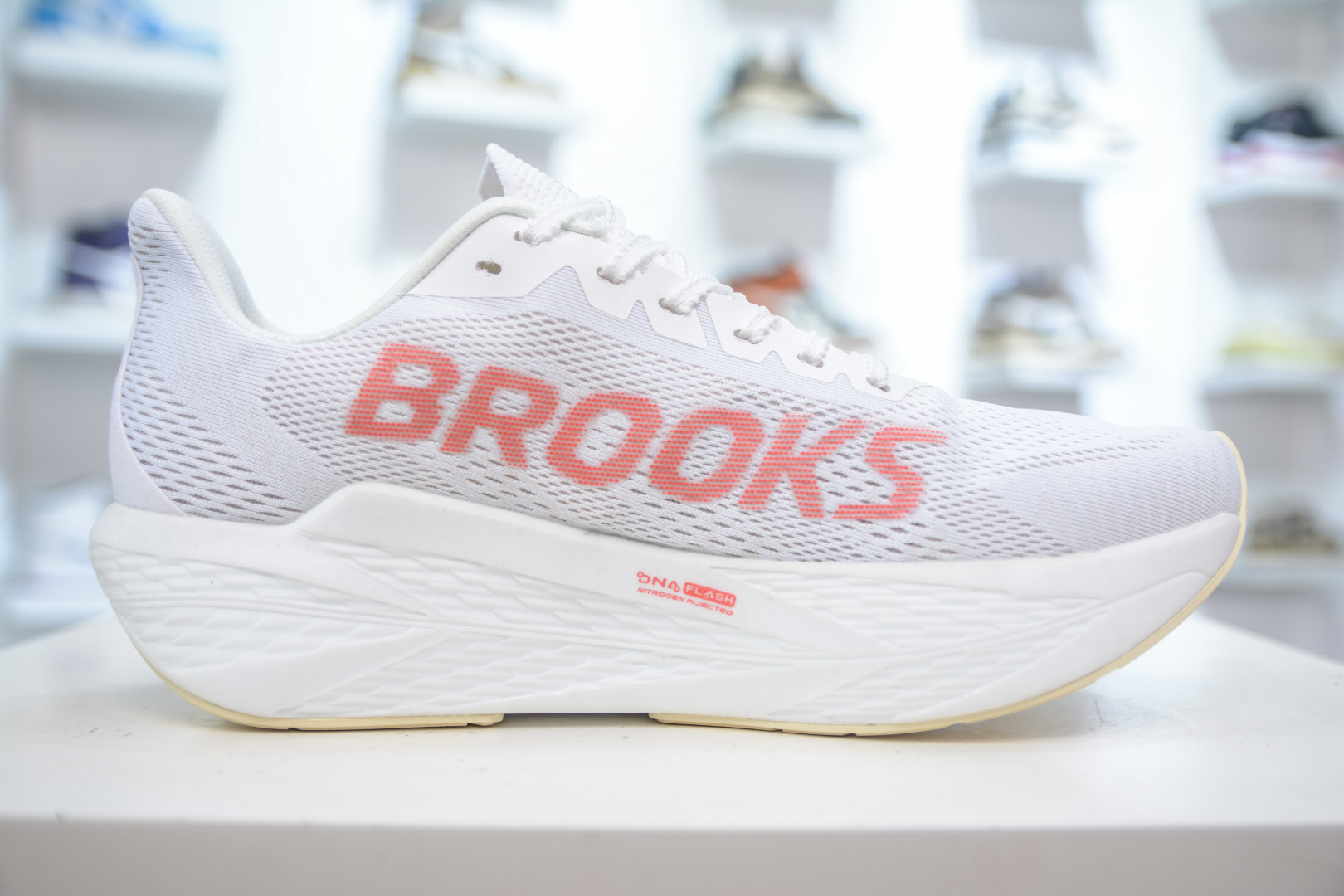 Brooks 布鲁克斯 HyperiMax 2 超弹轻盈跑步鞋 低帮透气缓震支撑休闲运动慢跑鞋 120423 1D 173