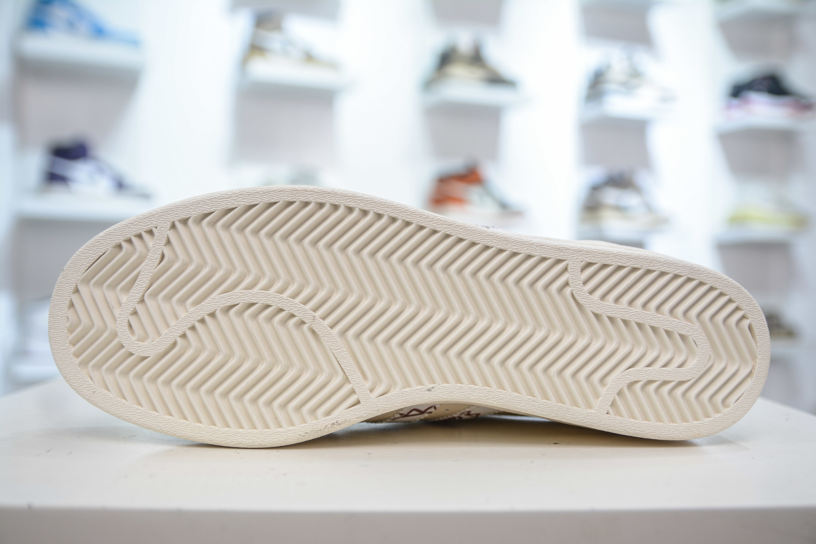 AD Originals Superstar x LABUBU 经典复古贝壳头板鞋 DS0028