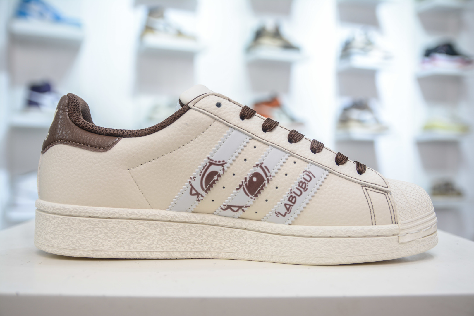 AD Originals Superstar x LABUBU 经典复古贝壳头板鞋 DS0028