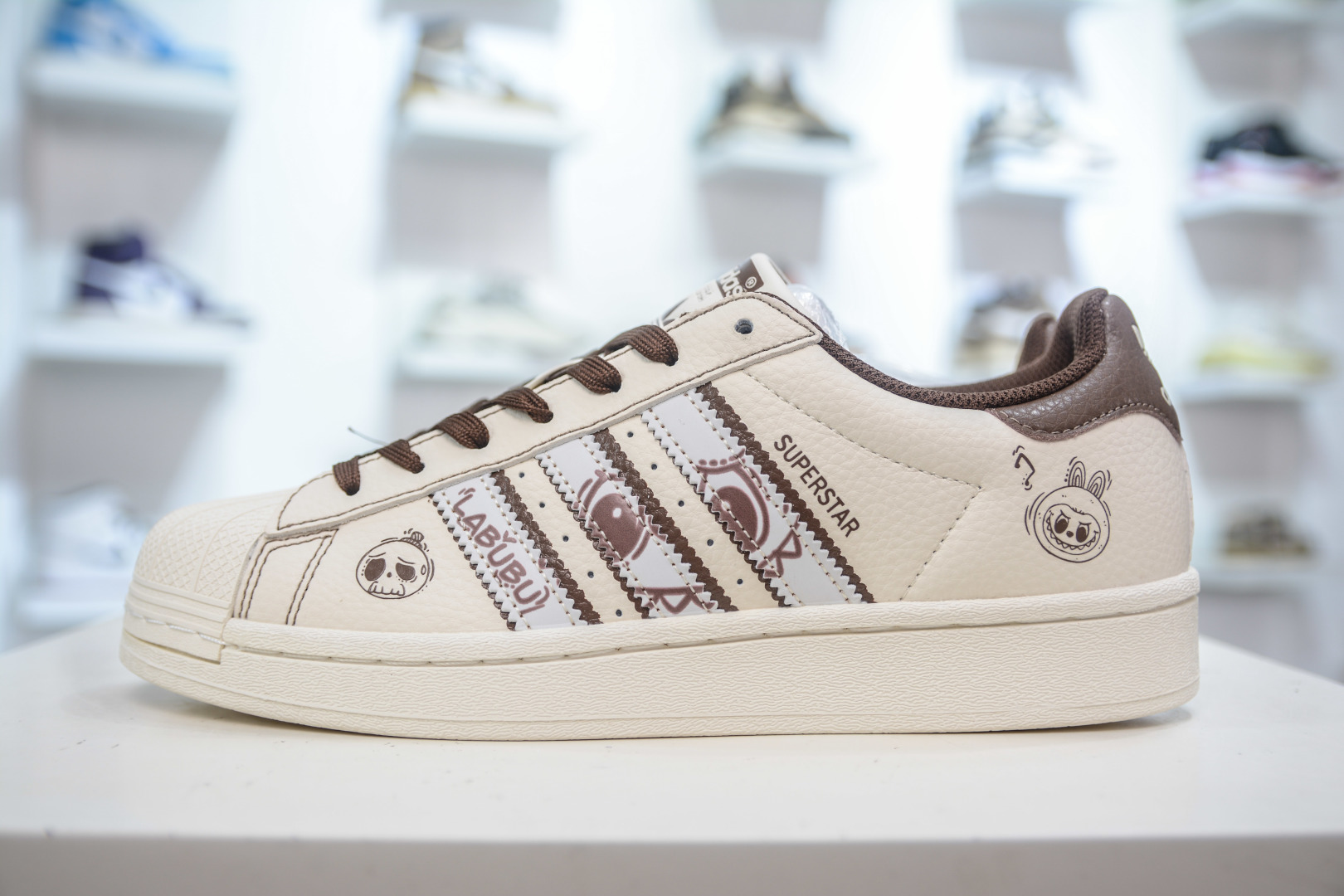 AD Originals Superstar x LABUBU 经典复古贝壳头板鞋 DS0028