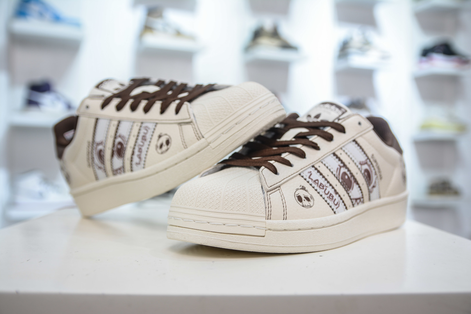 AD Originals Superstar x LABUBU 经典复古贝壳头板鞋 DS0028