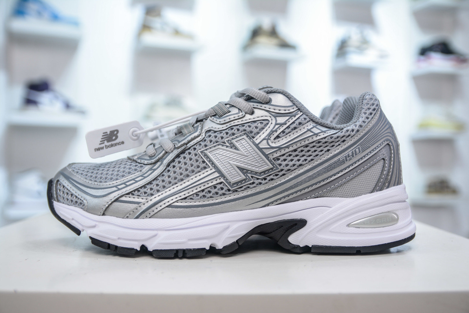 New Balance MR740: Retro Style, Modern Comfort Running Shoes 1 cmp i1755536978624 2827 0 0