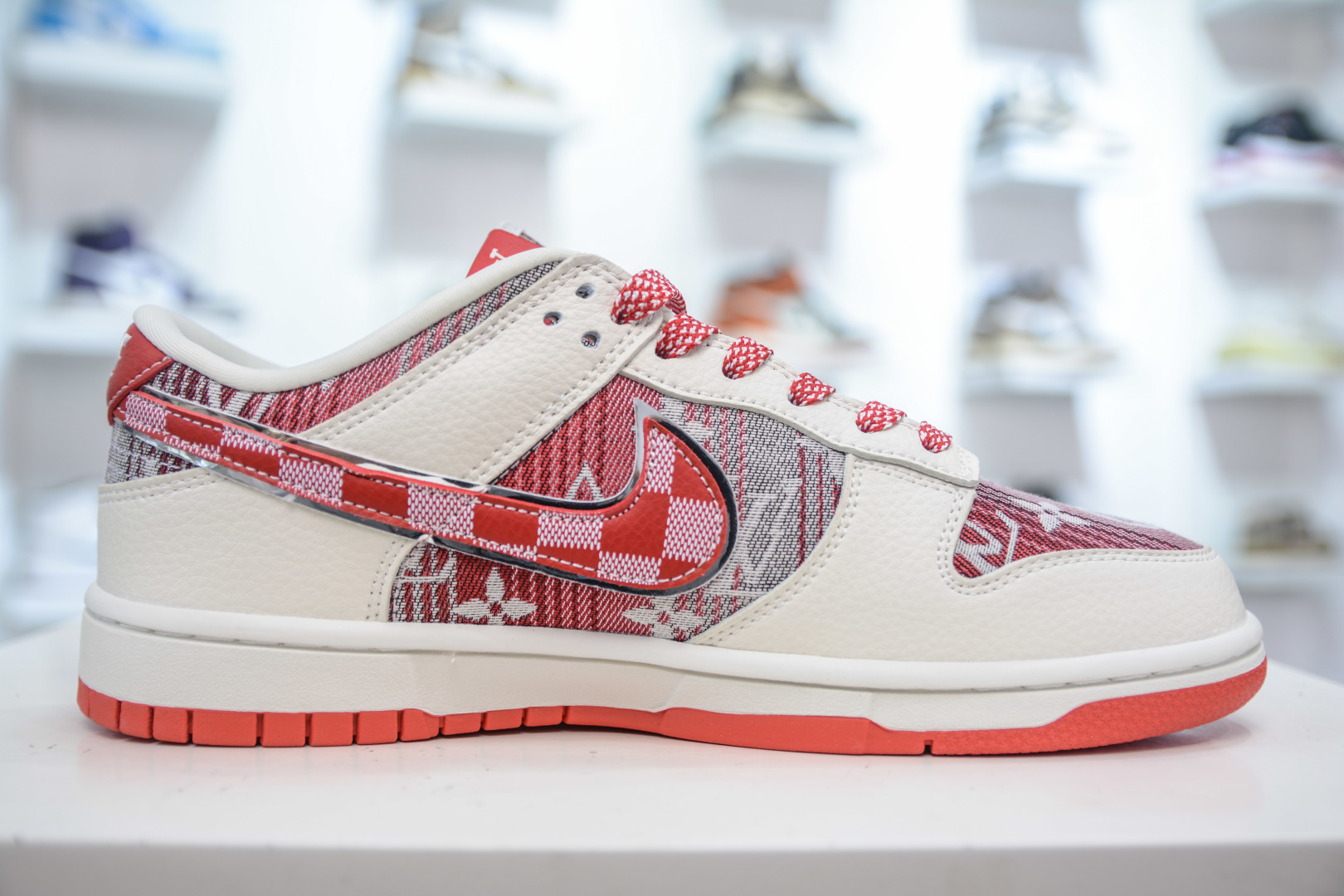 Nike SB Dunk Low x Louis Vuitton Collab - Cream/Red Canvas Print 4 cmp i1755624420672 5268 0 2