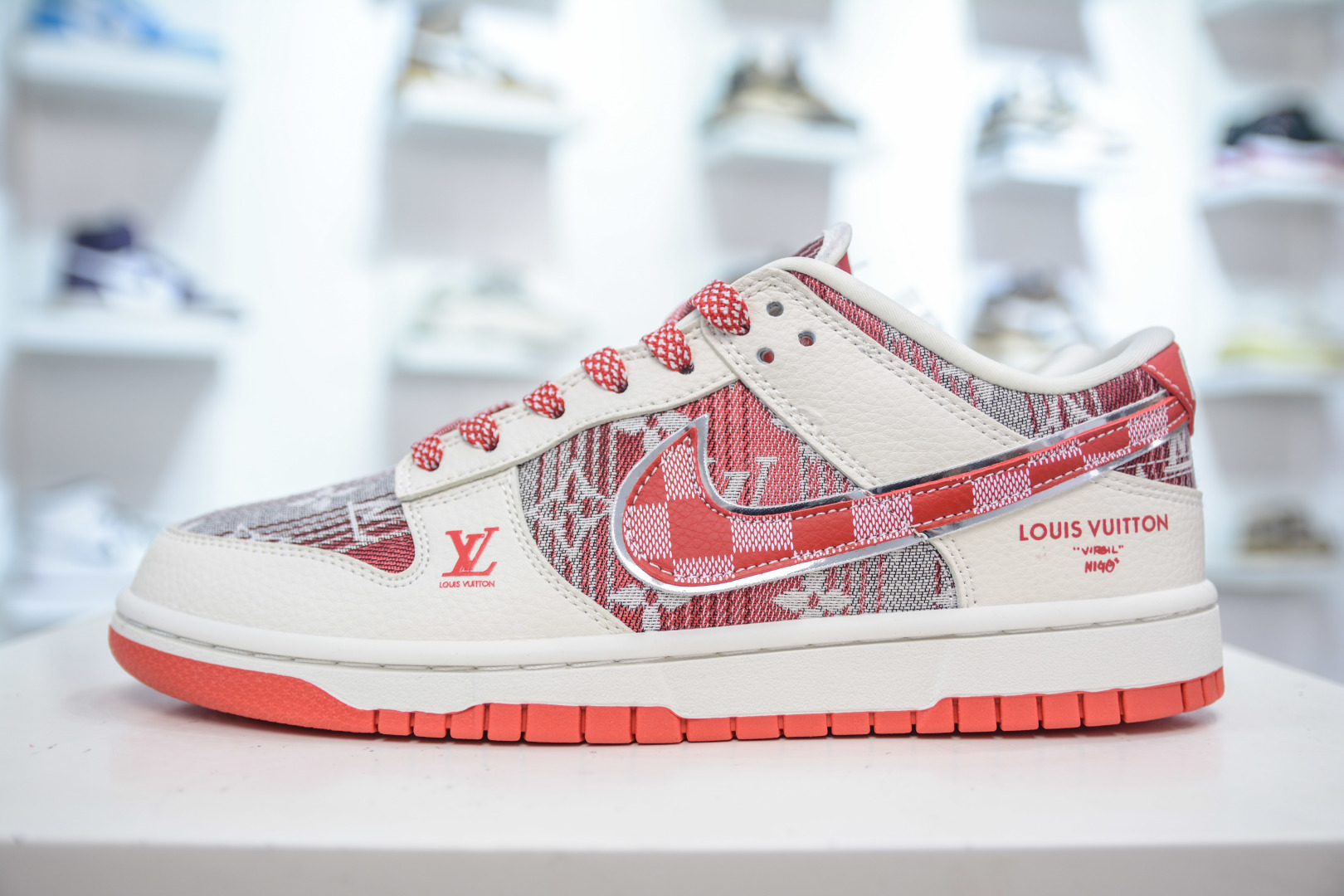 Nike SB Dunk Low x Louis Vuitton Collab - Cream/Red Canvas Print 2 cmp i1755624422078 5570 0 0