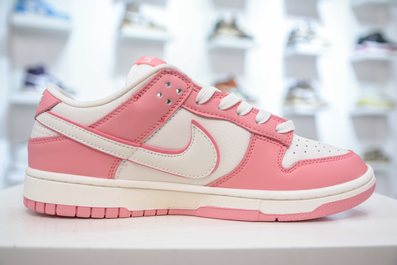 Nike SB Dunk Low x Labubu 拉布布联名-白粉 SR2025-008