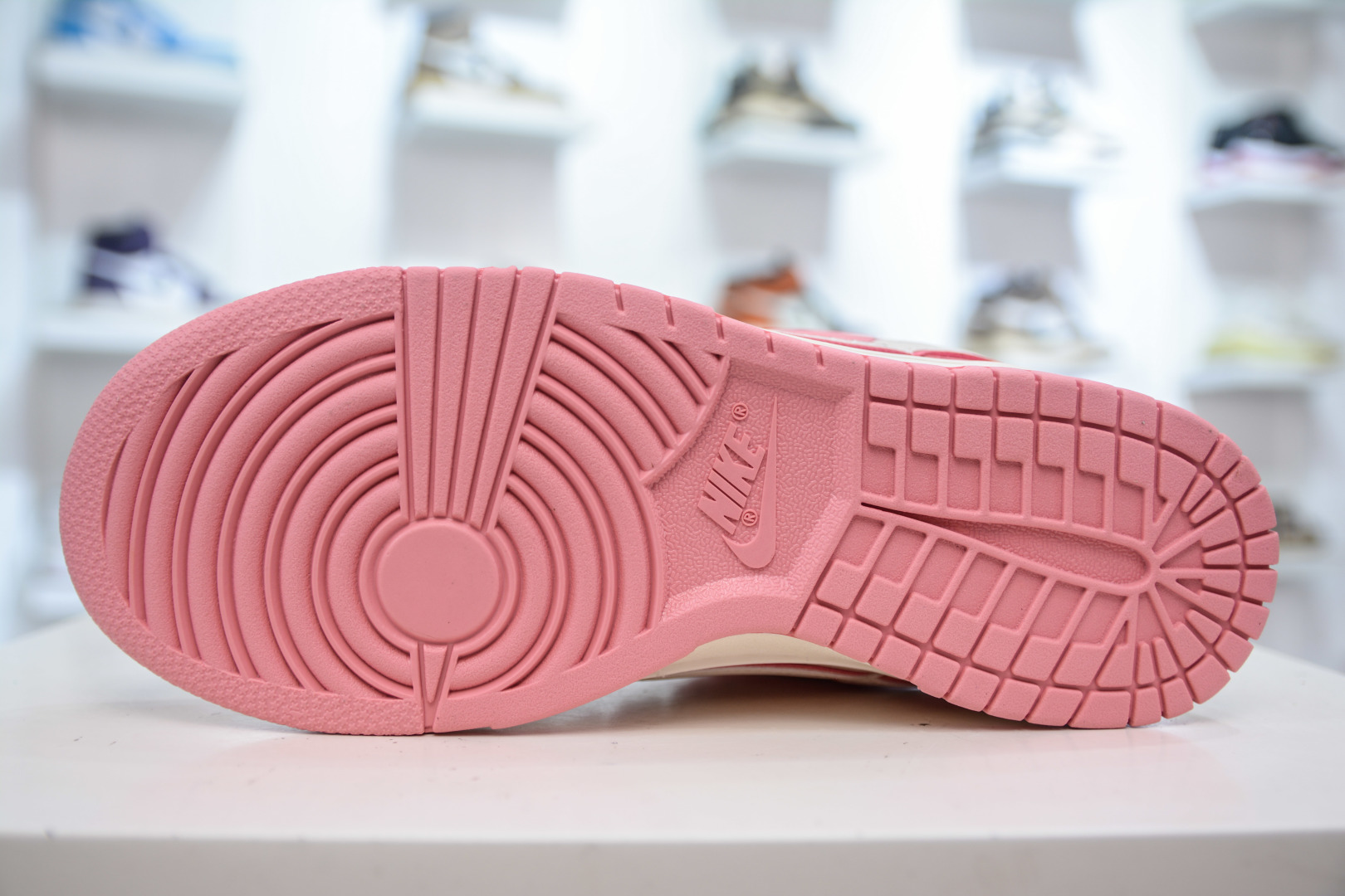 Nike SB Dunk Low x Labubu 拉布布联名-白粉 SR2025-008