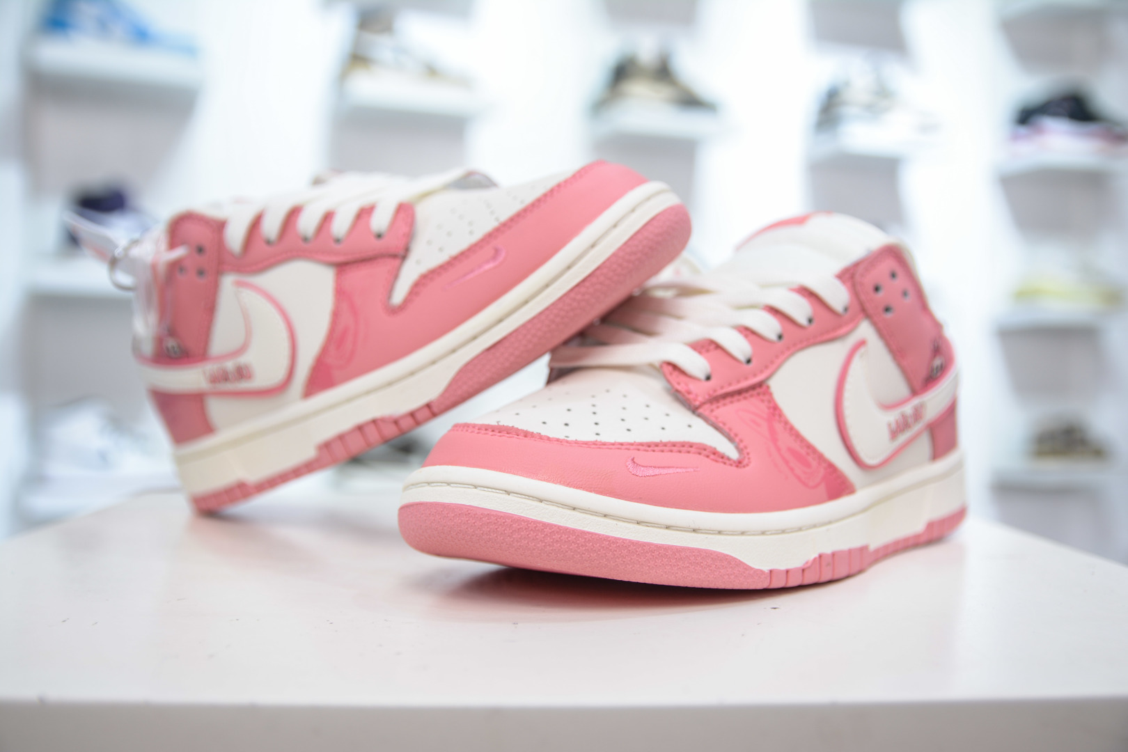 Nike SB Dunk Low x Labubu 拉布布联名-白粉 SR2025-008