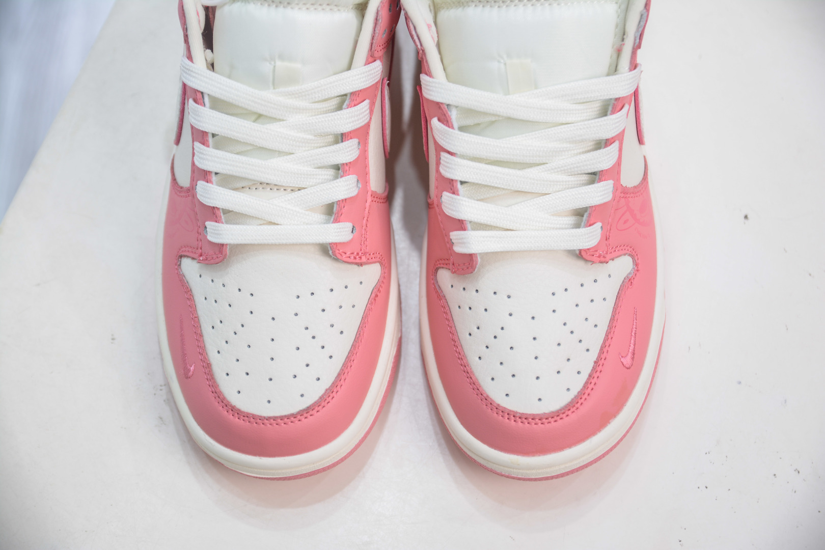 Nike SB Dunk Low x Labubu 拉布布联名-白粉 SR2025-008