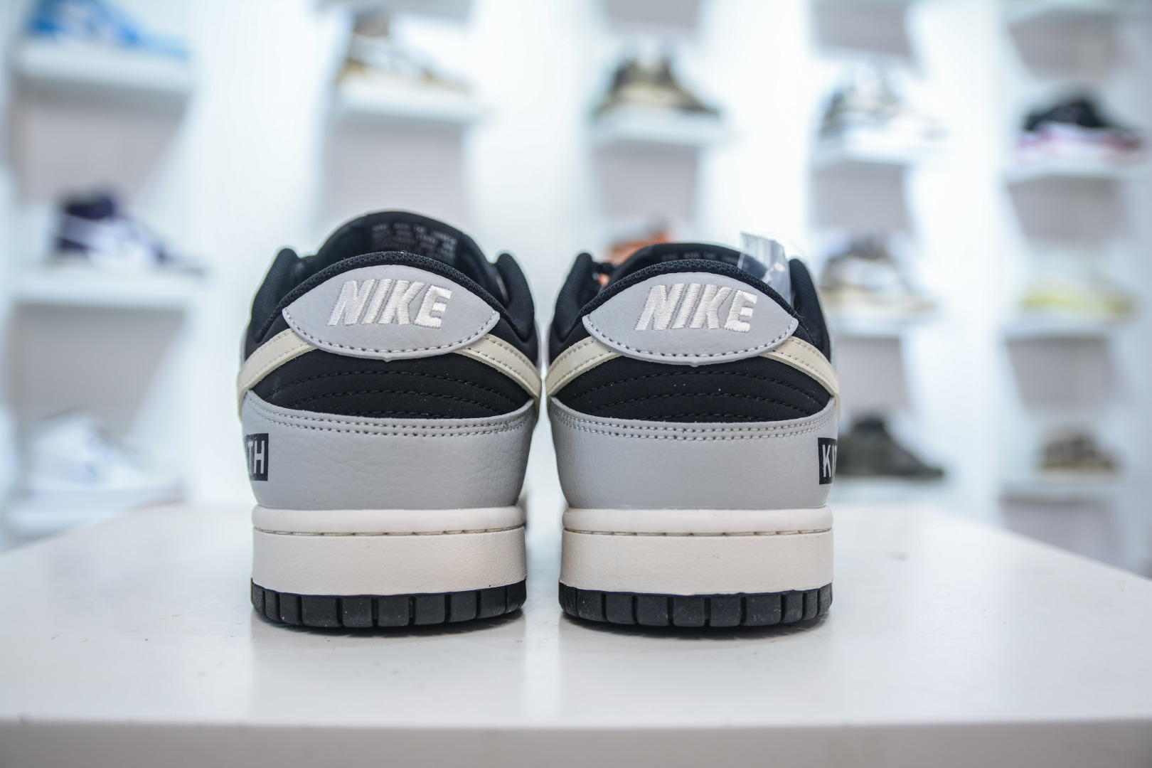 Nike SB Dunk Low x KITH 联名-白灰黑 QW5836-012