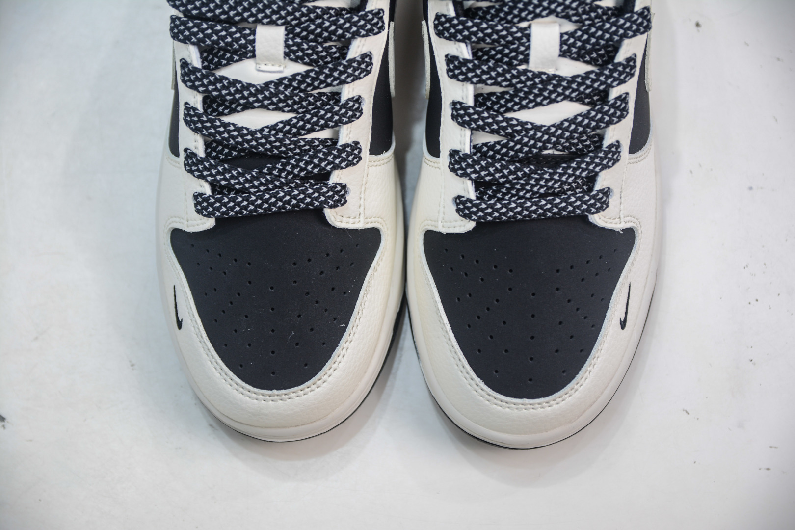 Nike SB Dunk Low x KITH 联名-白灰黑 QW5836-012