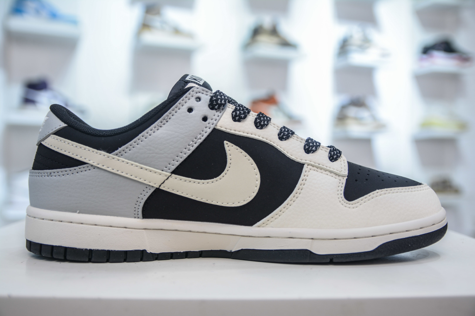 Nike SB Dunk Low x KITH 联名-白灰黑 QW5836-012